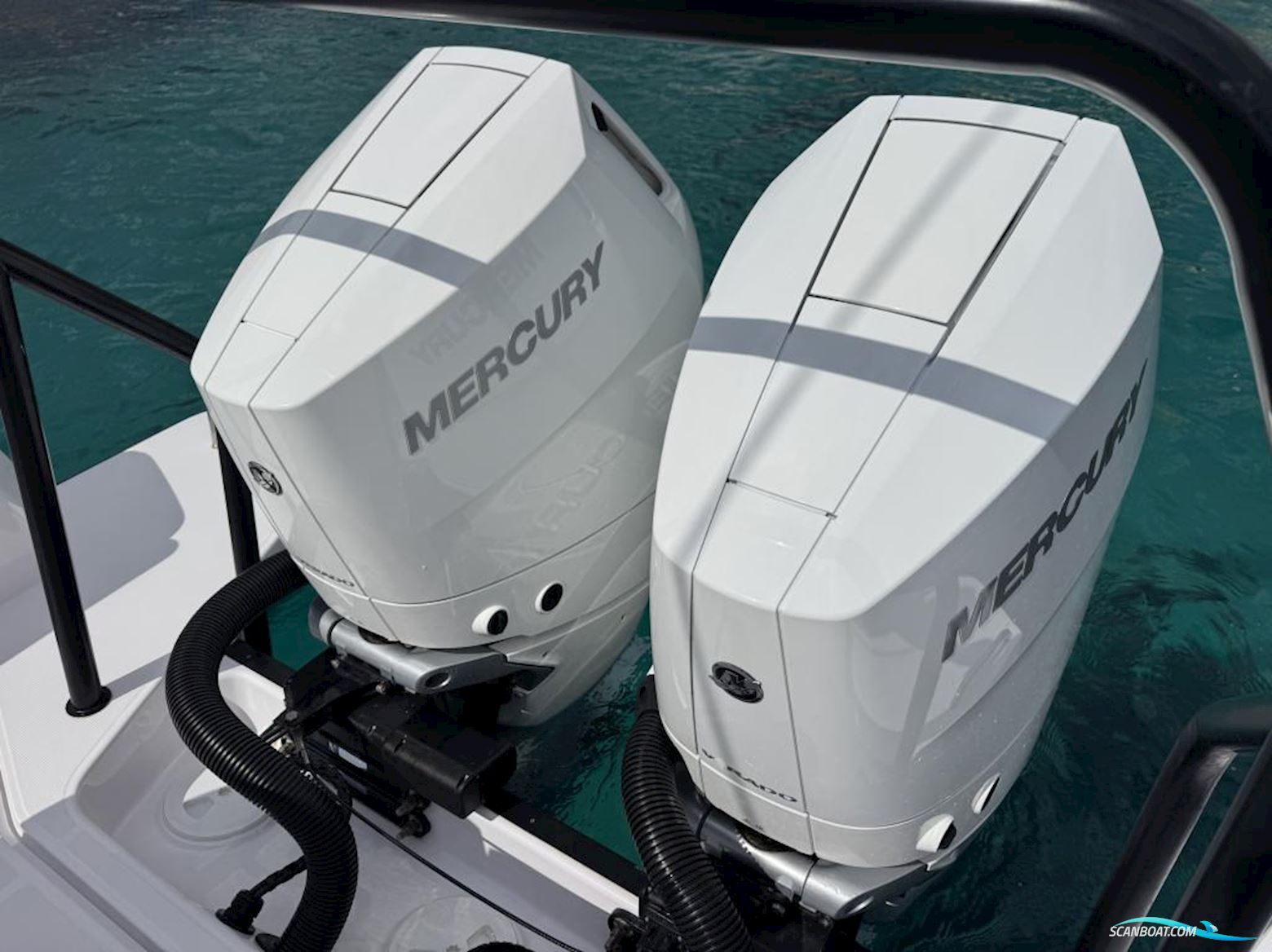 Axopar 37 XC Cross Cabin
