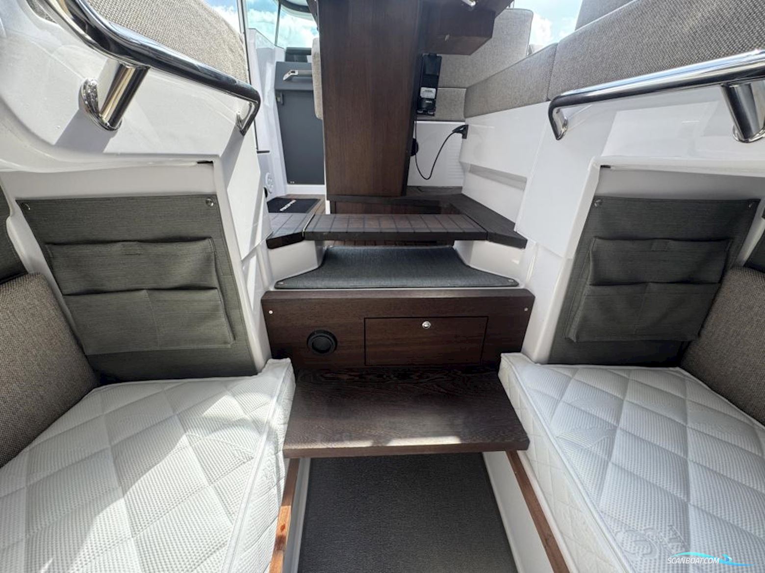 Axopar 37 XC Cross Cabin