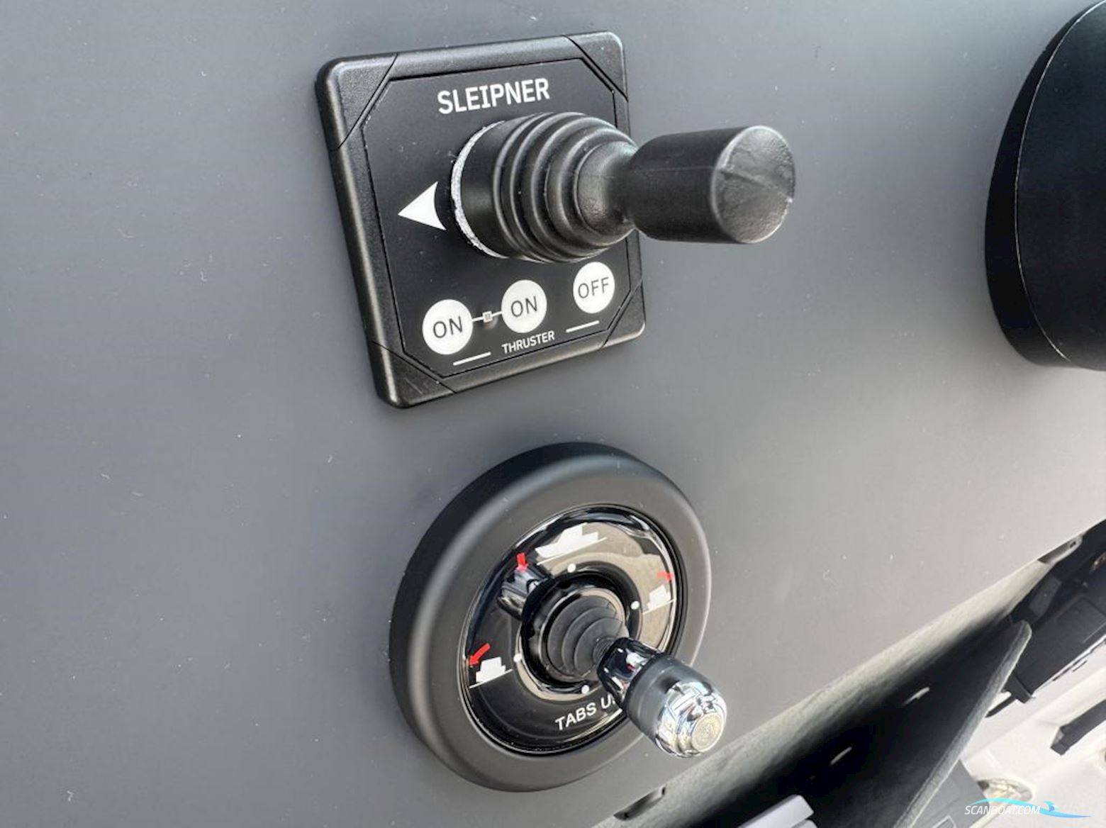 Axopar 37 XC Cross Cabin