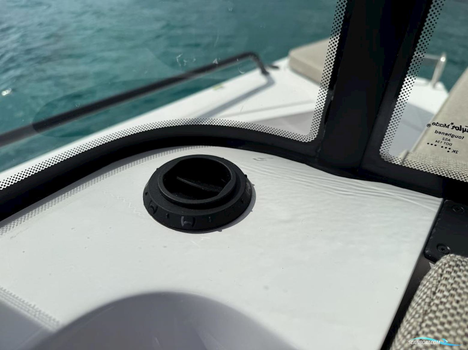 Axopar 37 XC Cross Cabin