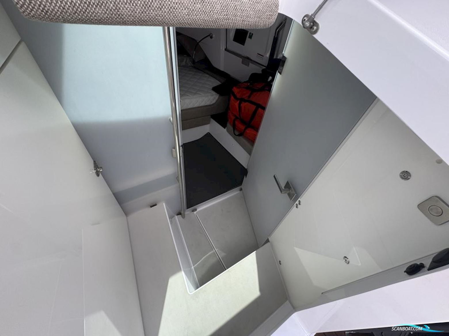 Axopar 37 XC Cross Cabin