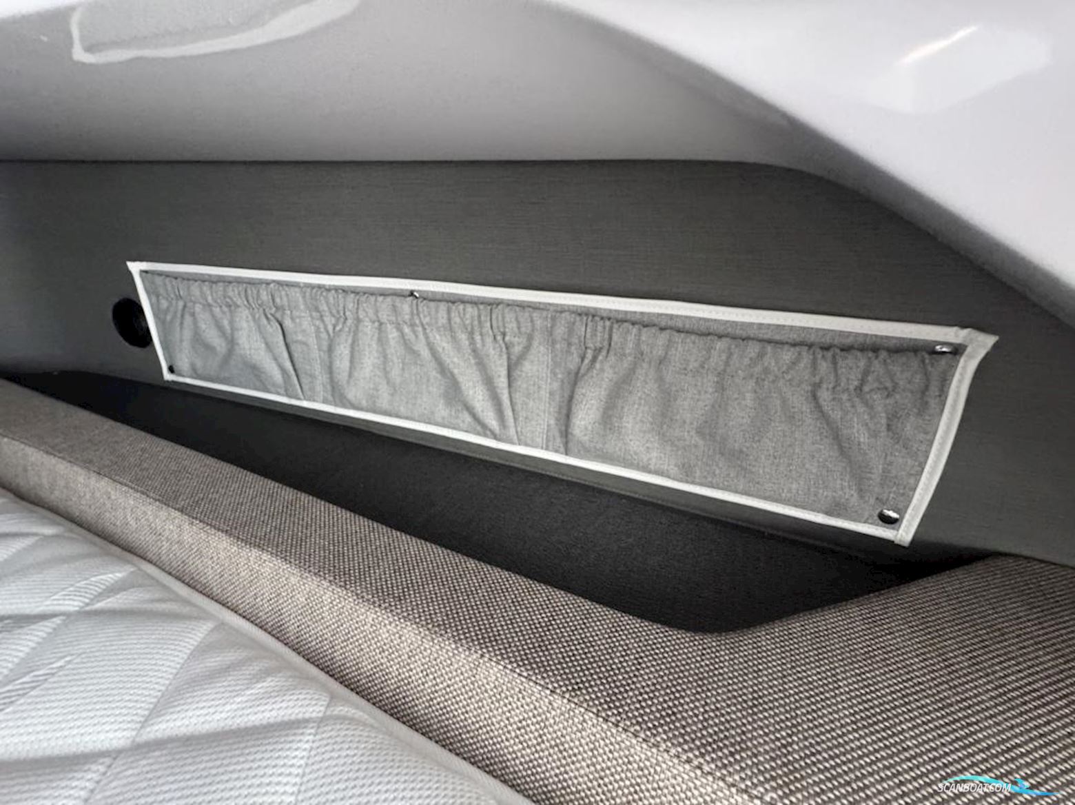 Axopar 37 XC Cross Cabin