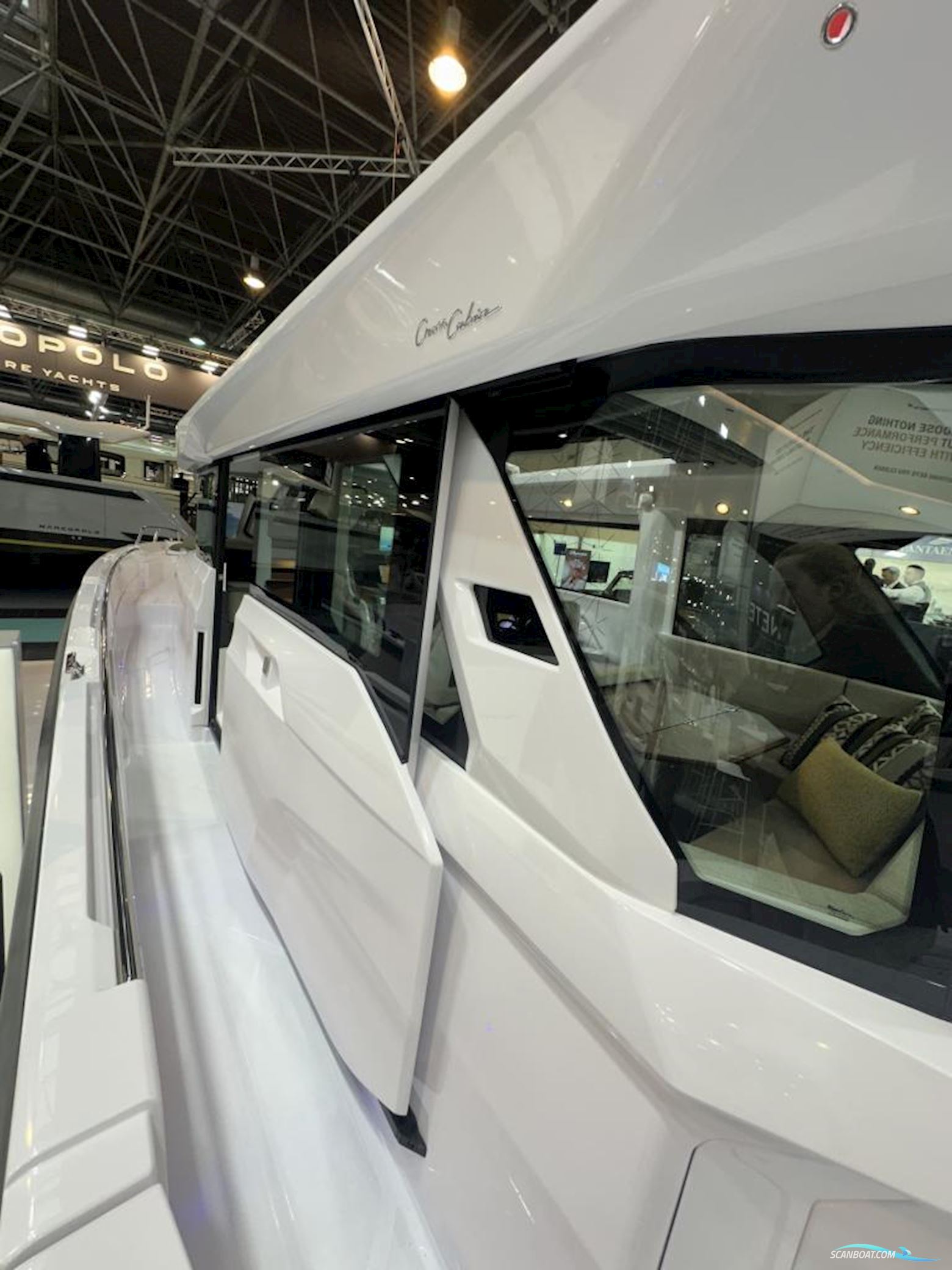 Axopar 38 Cross Cabin