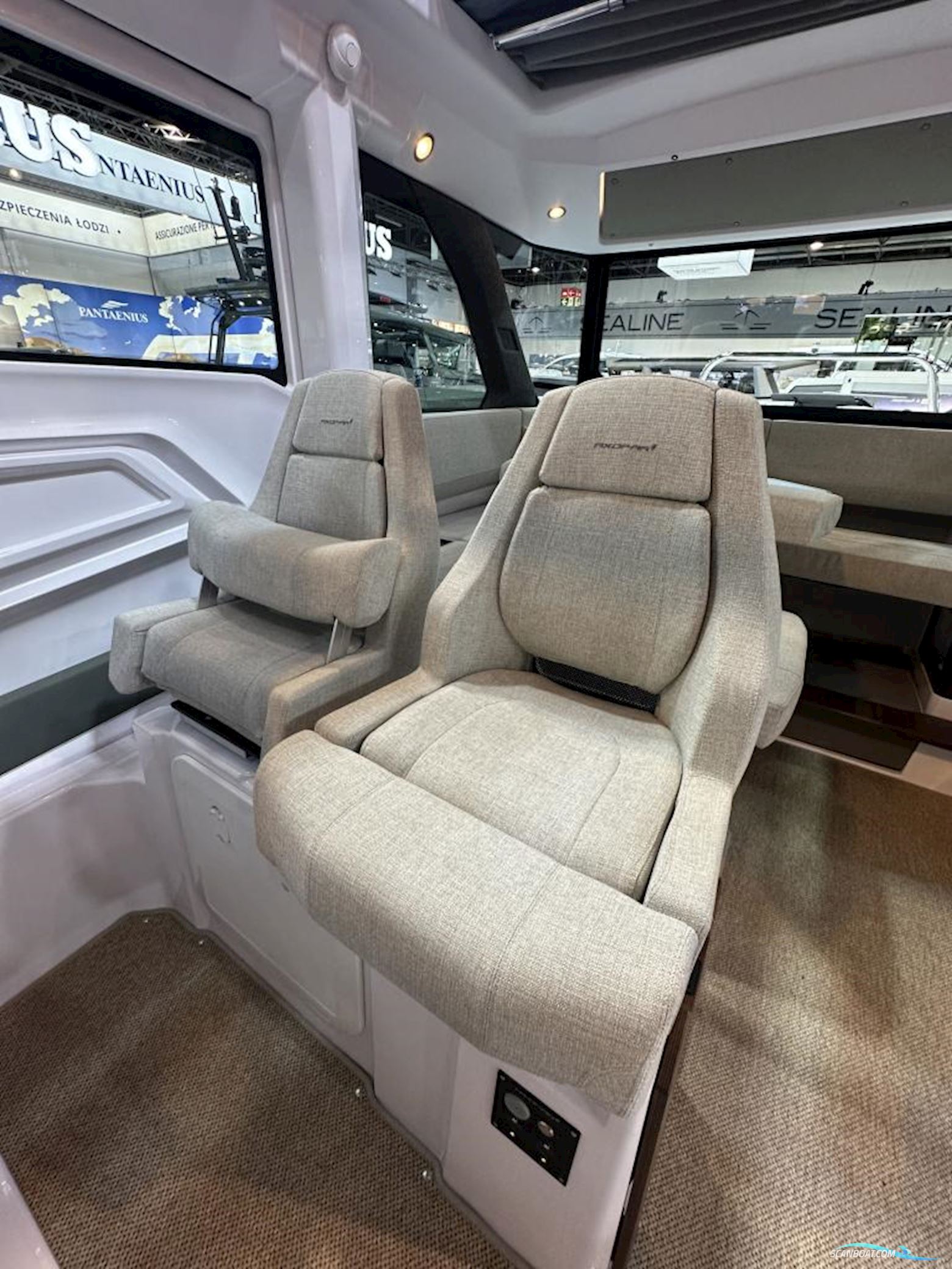 Axopar 38 Cross Cabin