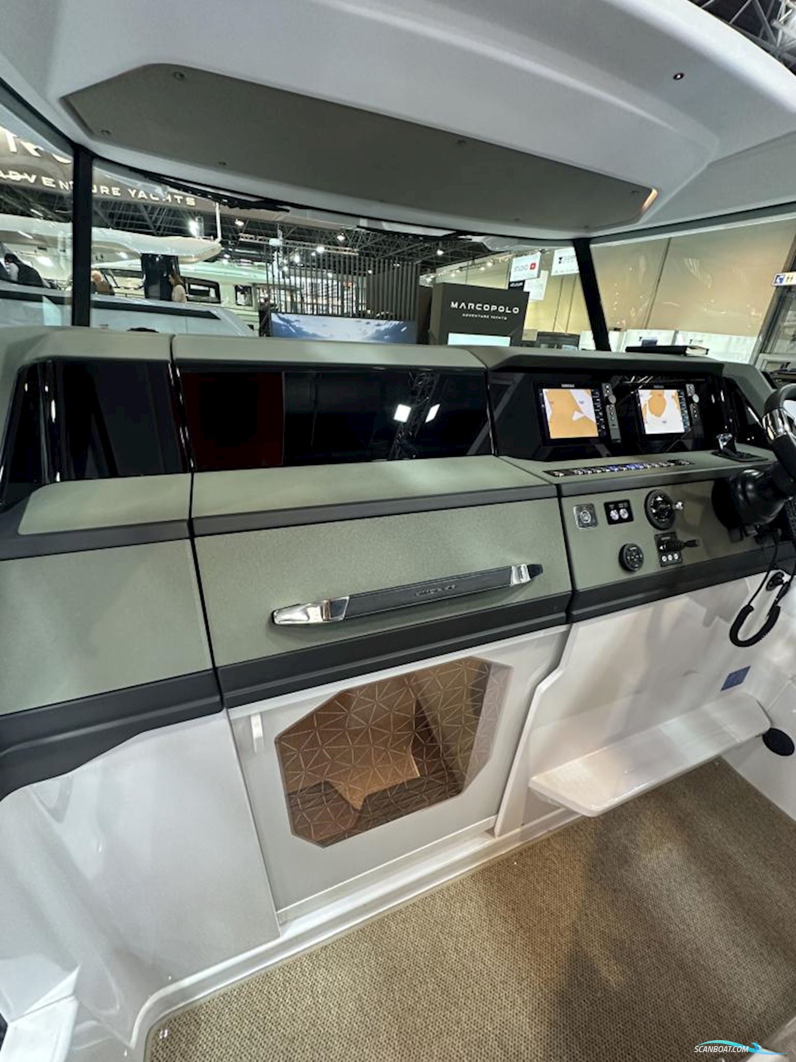 Axopar 38 Cross Cabin