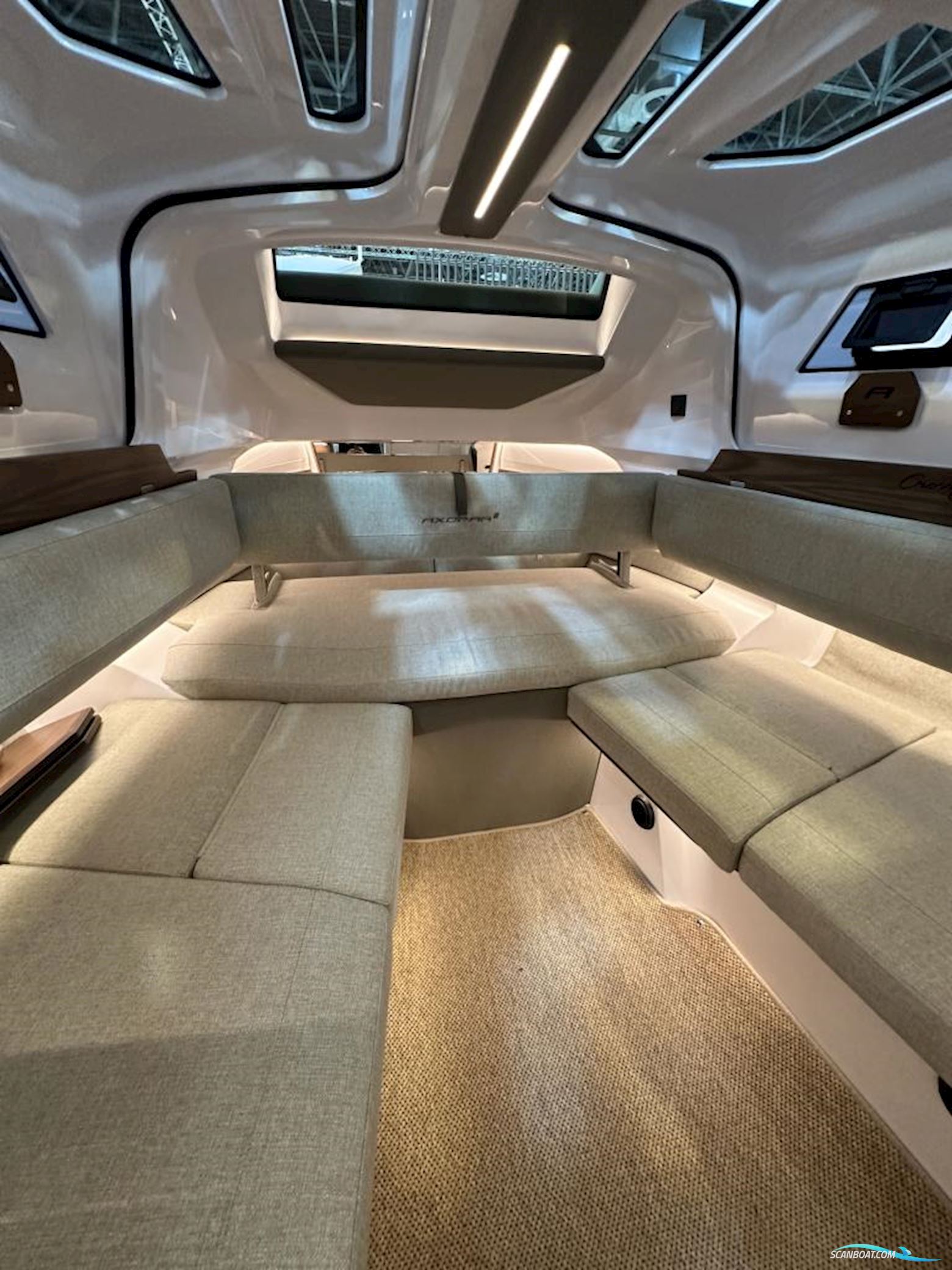 Axopar 38 Cross Cabin