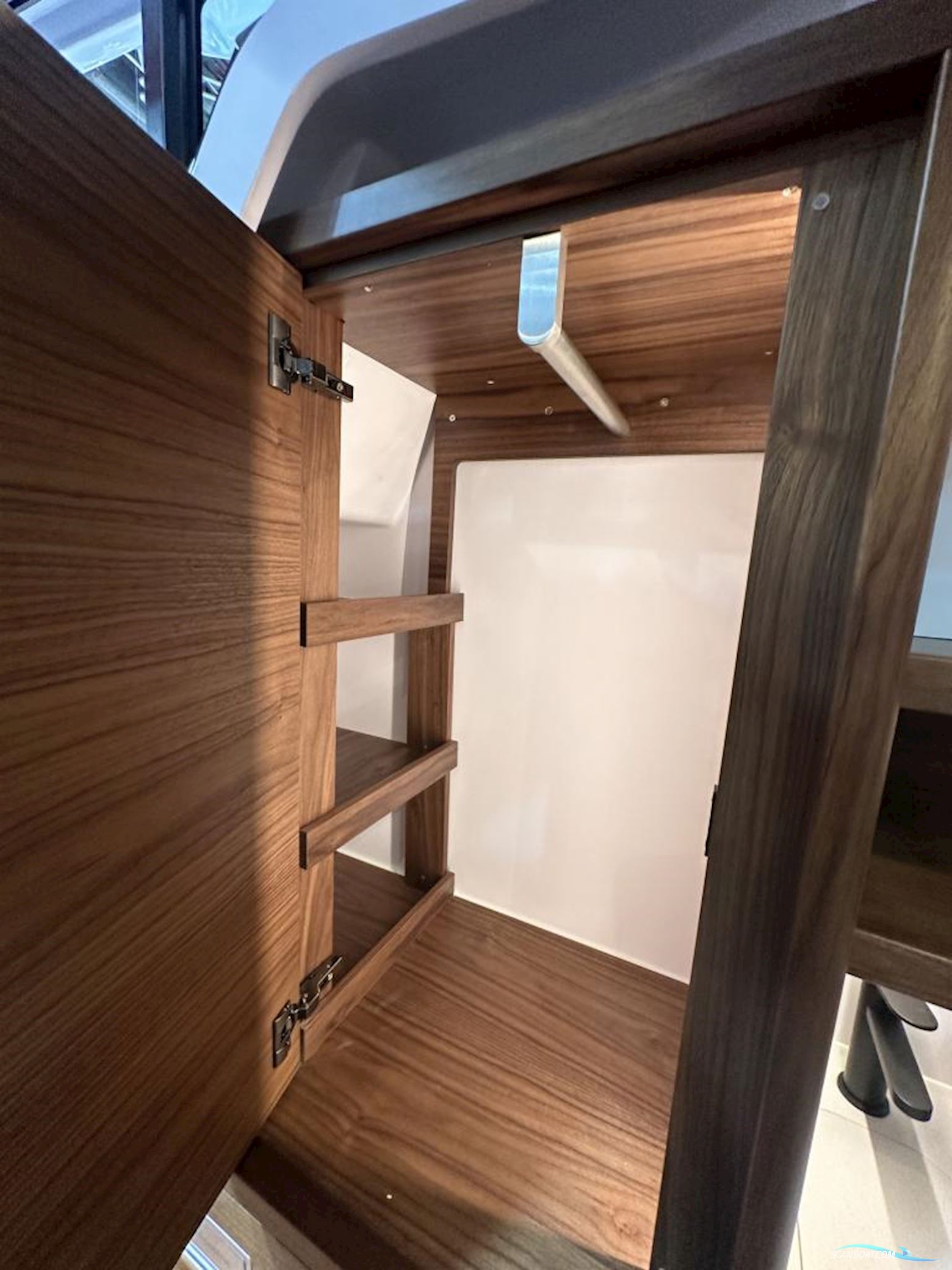 Axopar 38 Cross Cabin