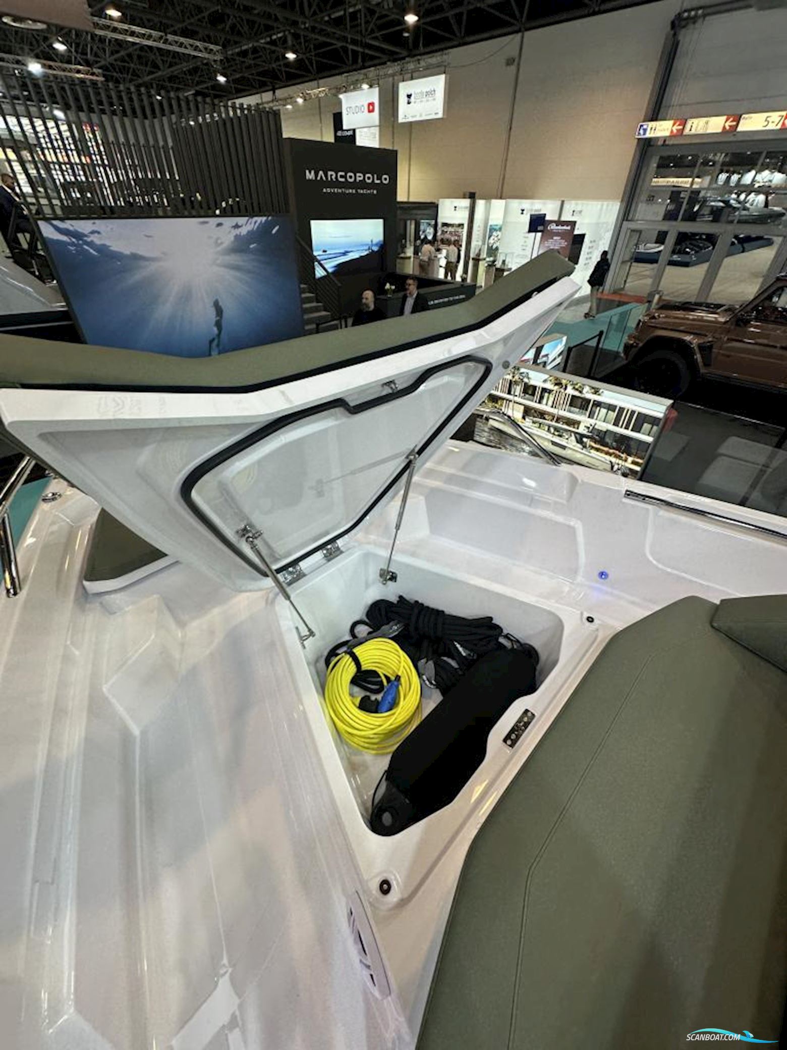 Axopar 38 Cross Cabin