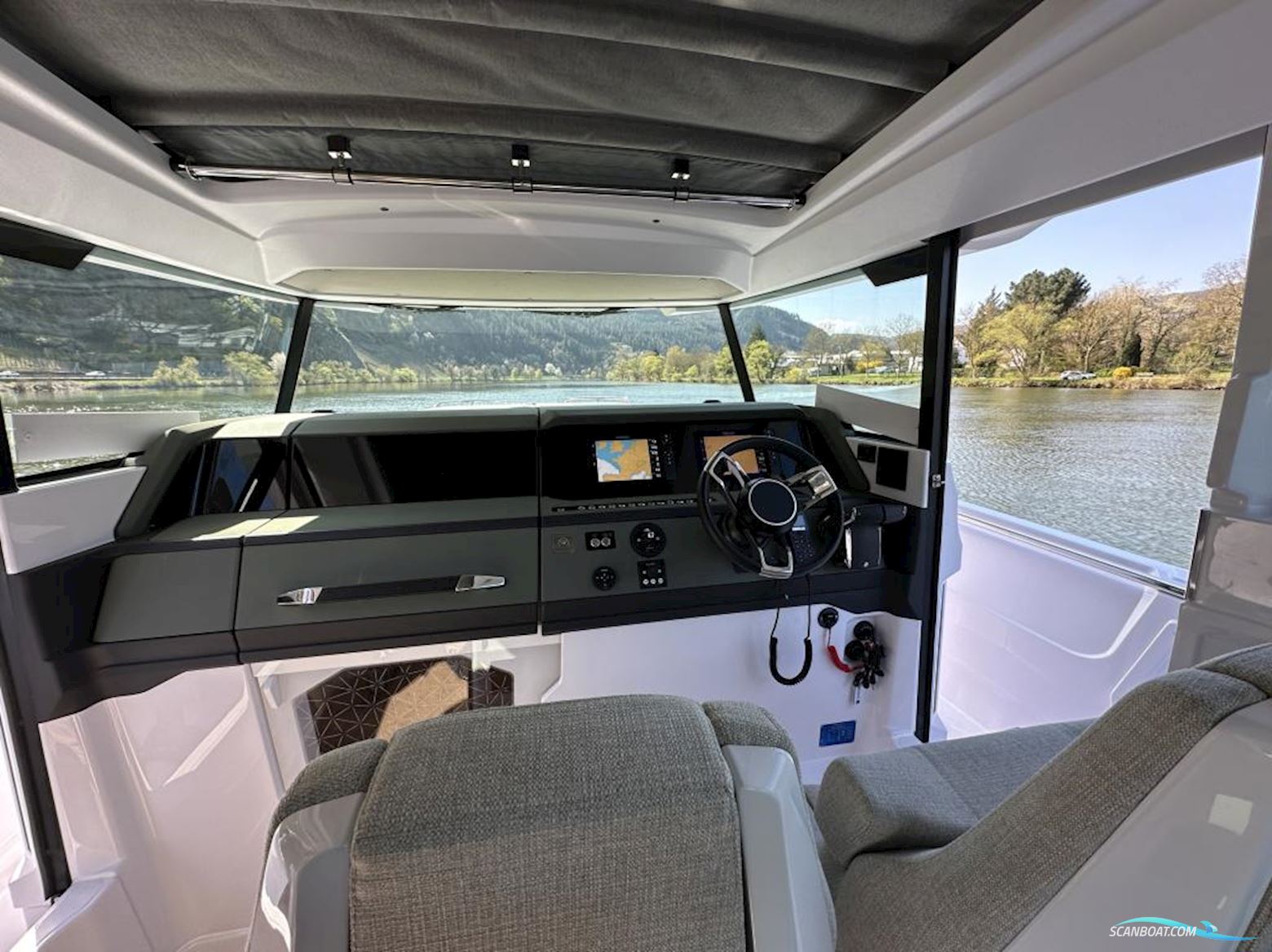 Axopar 38 Cross Cabin