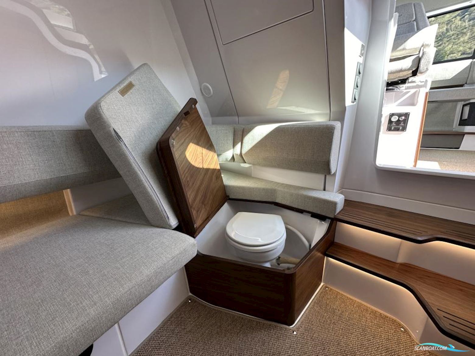 Axopar 38 Cross Cabin