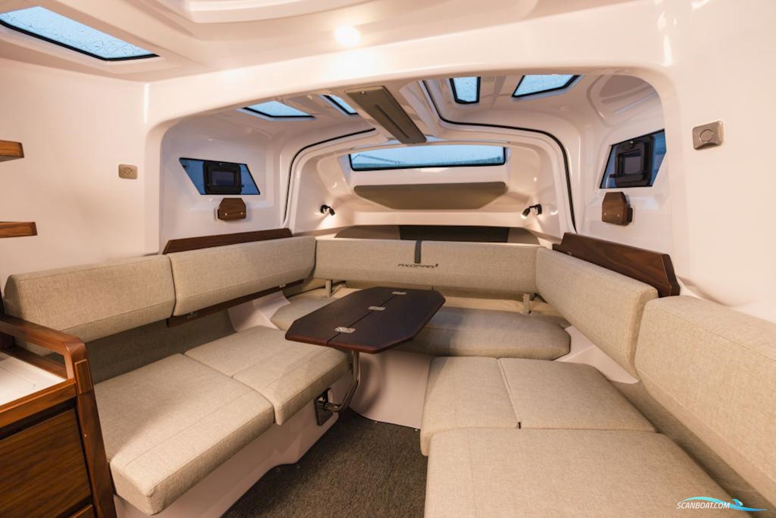 Axopar 38 Cross Cabin