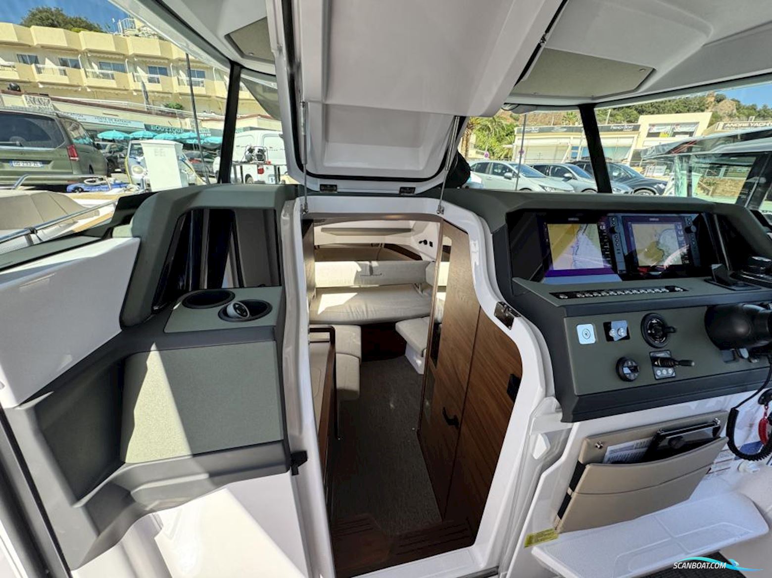 AXOPAR 38 XC Cross Cabin