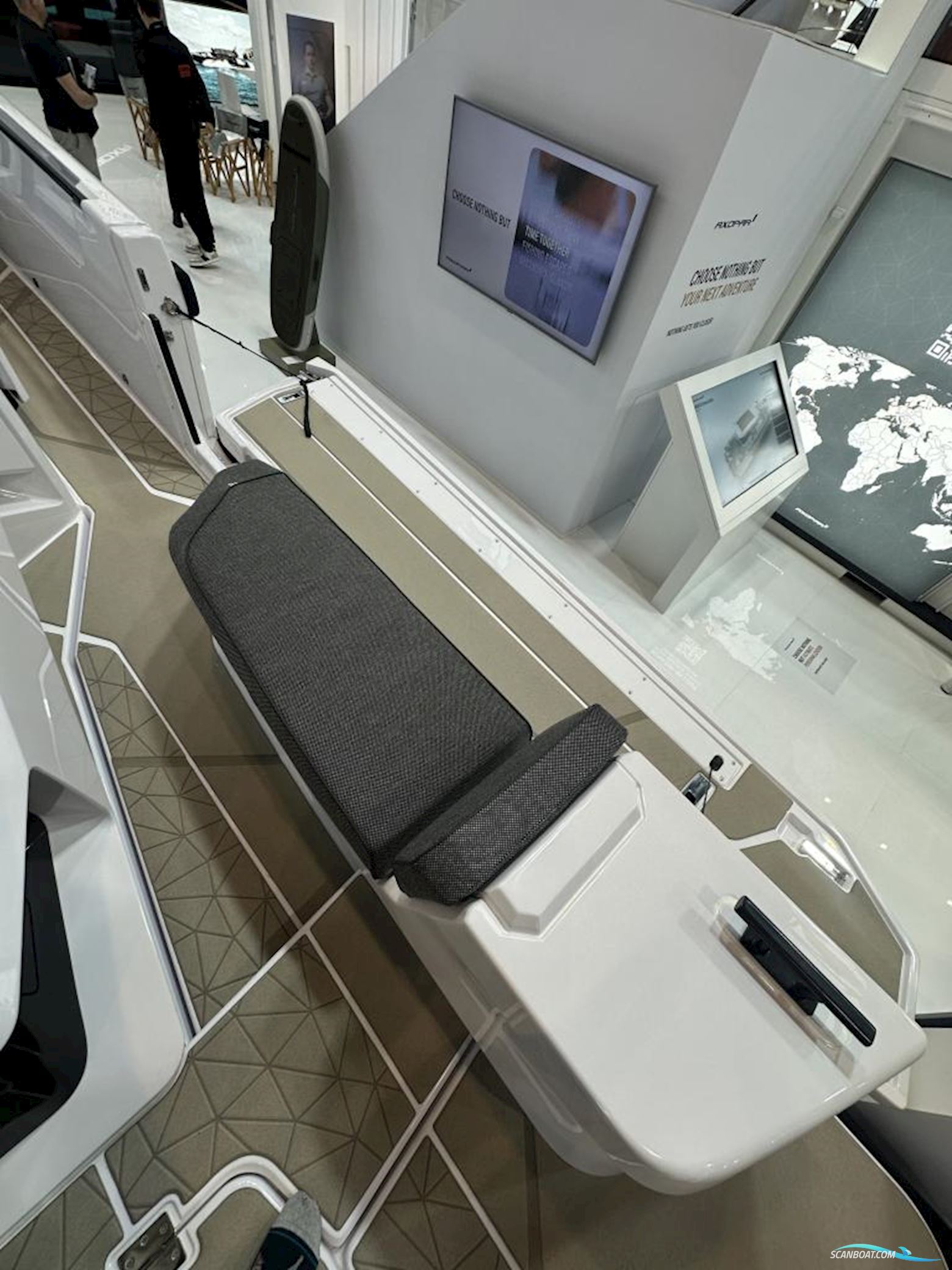 Axopar 38 XC Cross Cabin