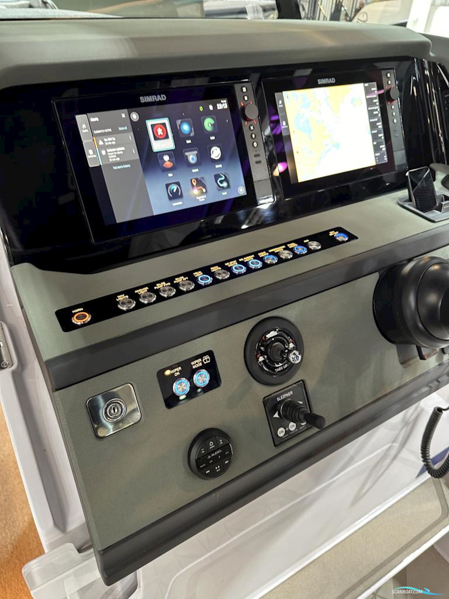 Axopar 38 XC Cross Cabin
