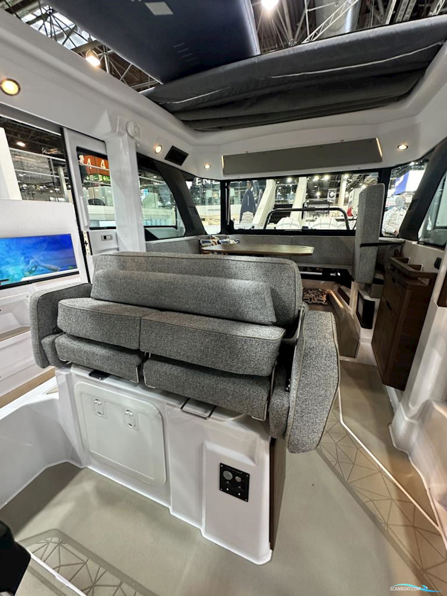 Axopar 38 XC Cross Cabin