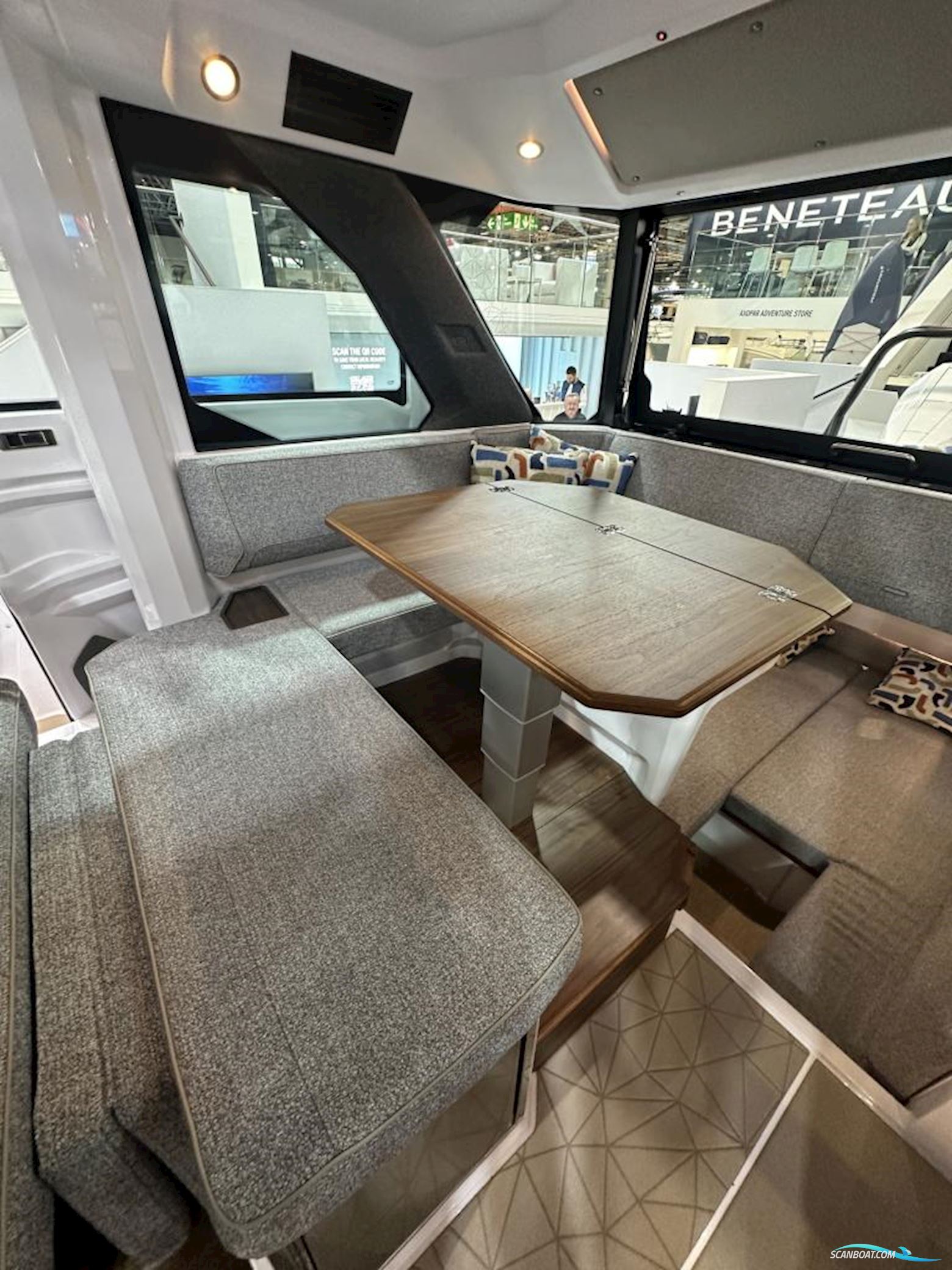 Axopar 38 XC Cross Cabin
