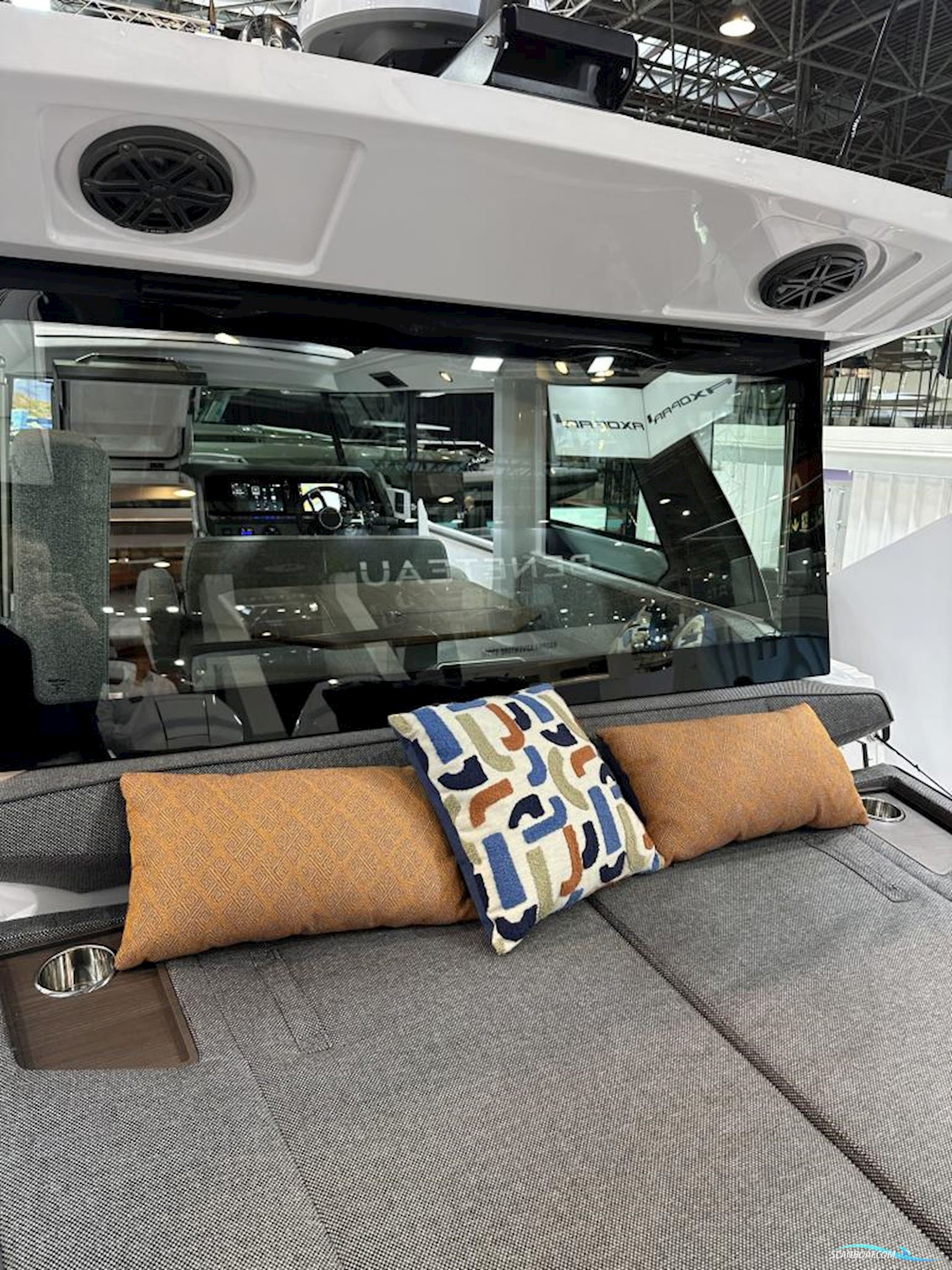 Axopar 38 XC Cross Cabin
