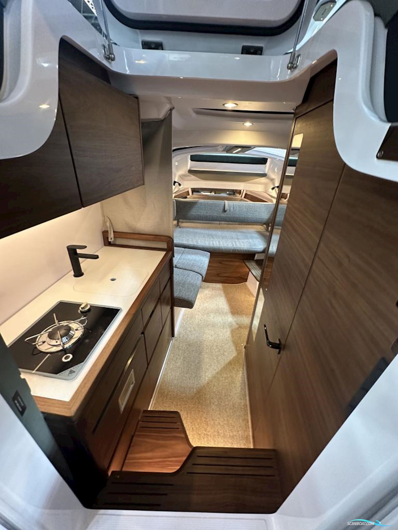 Axopar 38 XC Cross Cabin