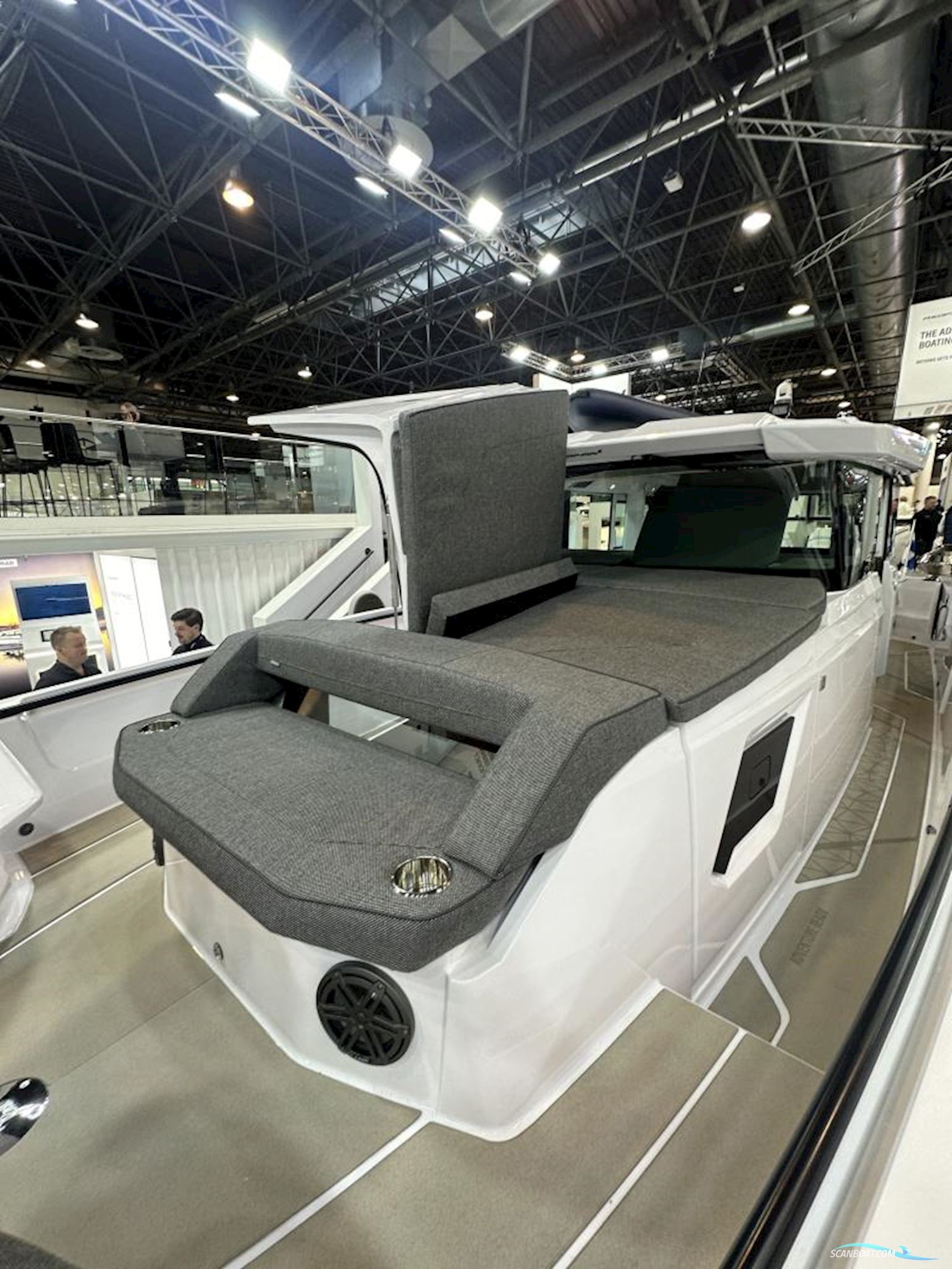 Axopar 38 XC Cross Cabin