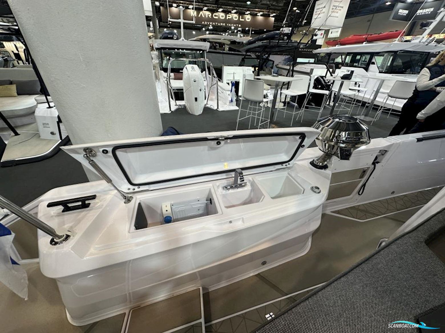 Axopar 38 XC Cross Cabin