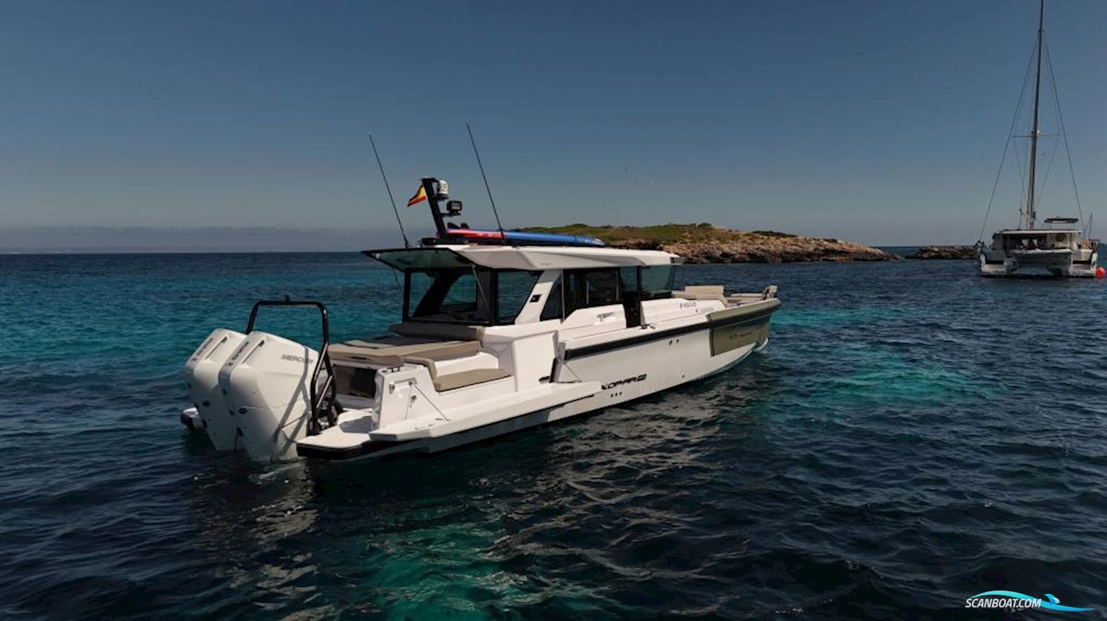 AXOPAR 38 XC Cross Cabin