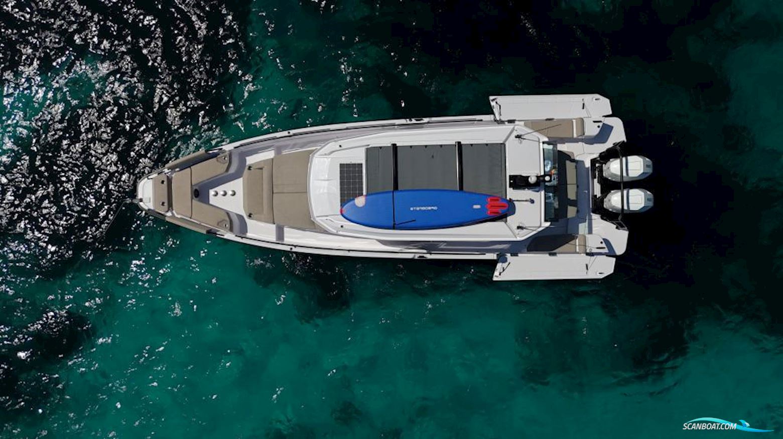 AXOPAR 38 XC Cross Cabin