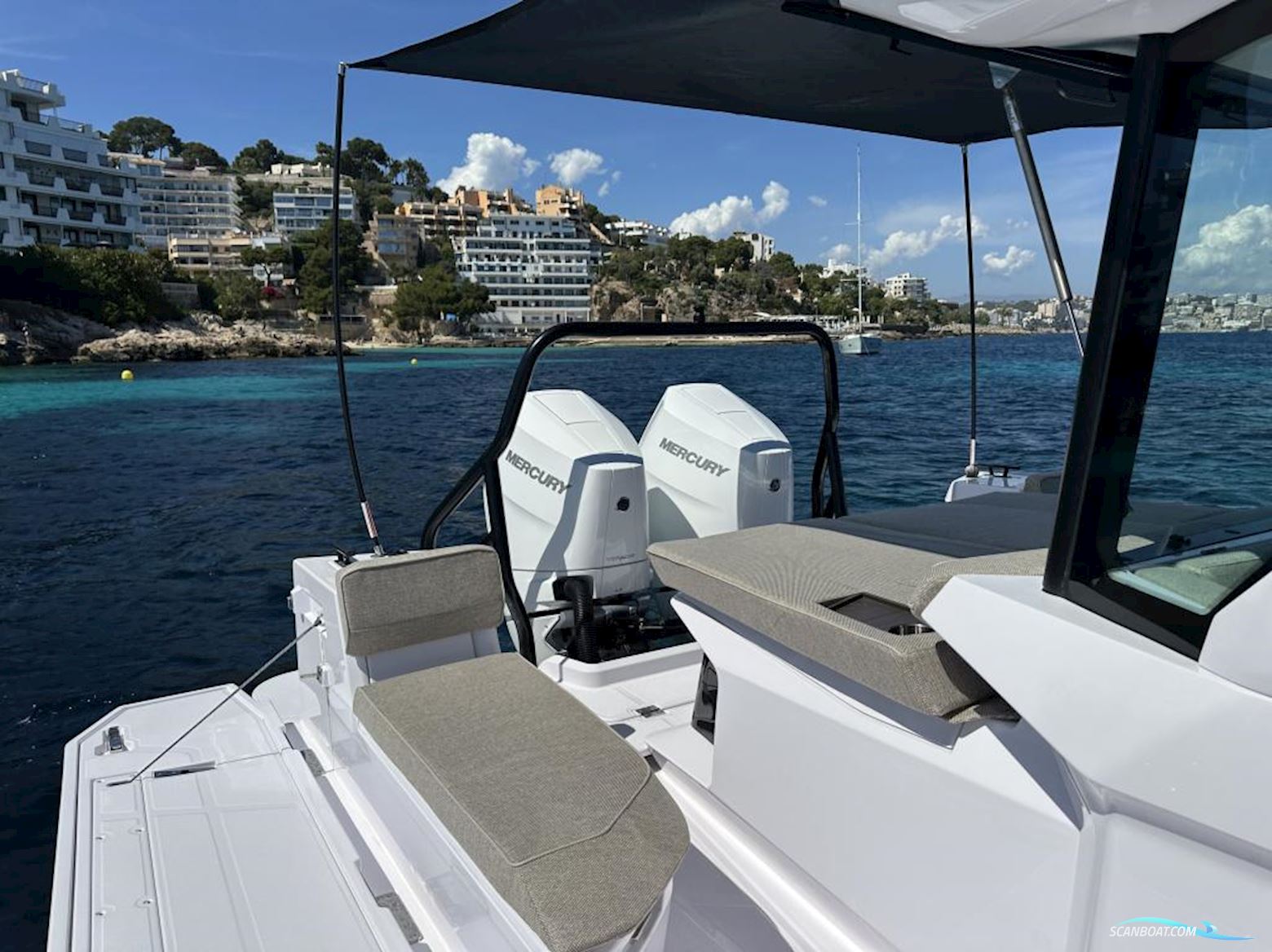 AXOPAR 38 XC Cross Cabin
