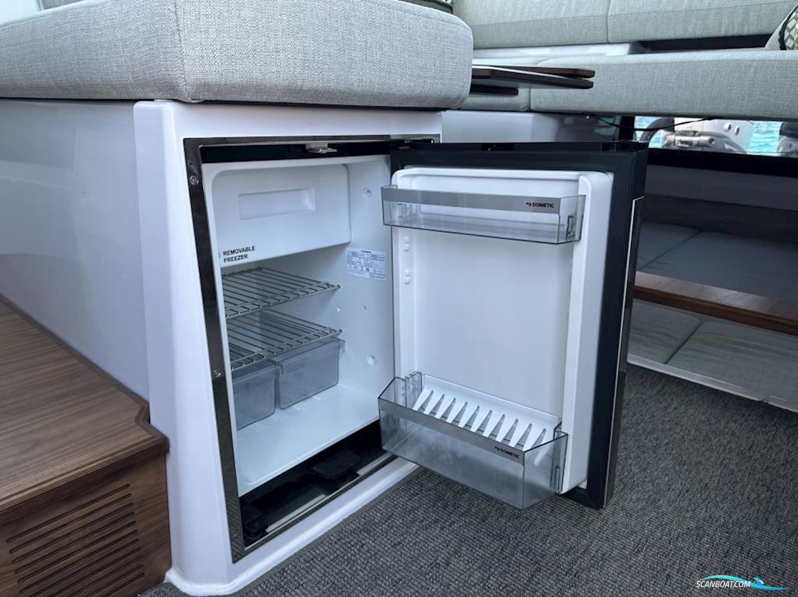 AXOPAR 38 XC Cross Cabin
