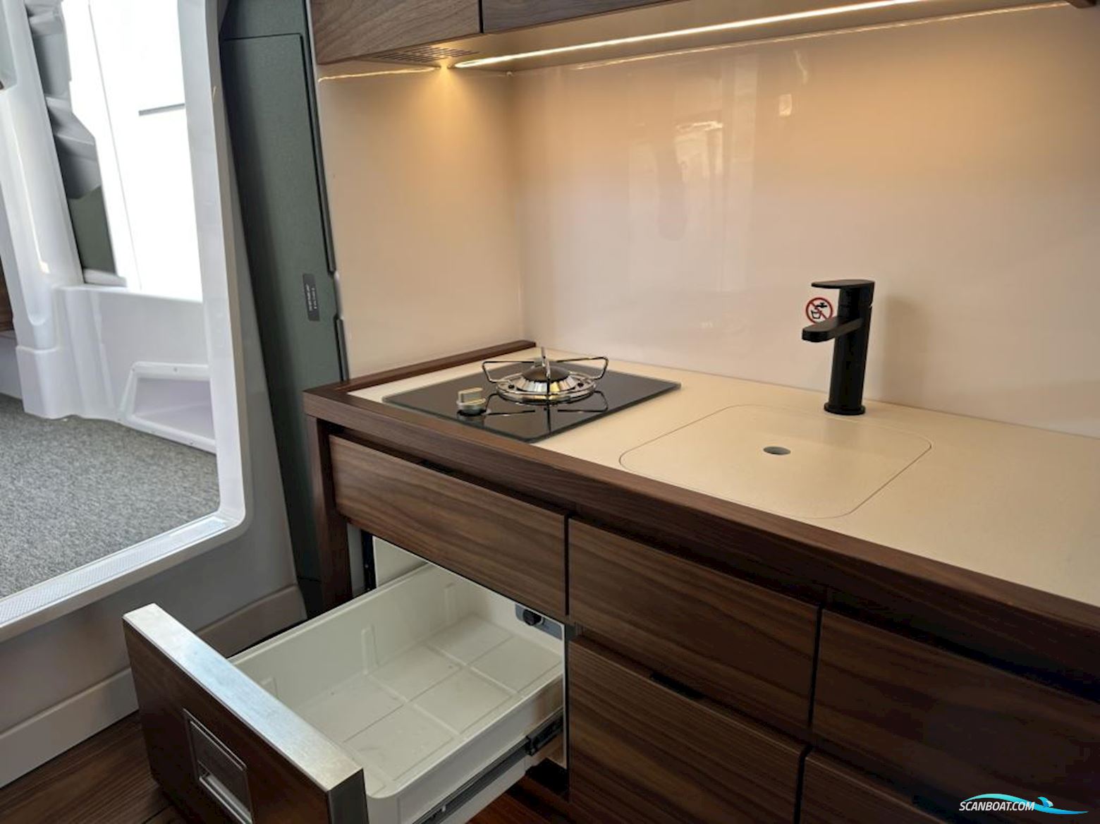 AXOPAR 38 XC Cross Cabin