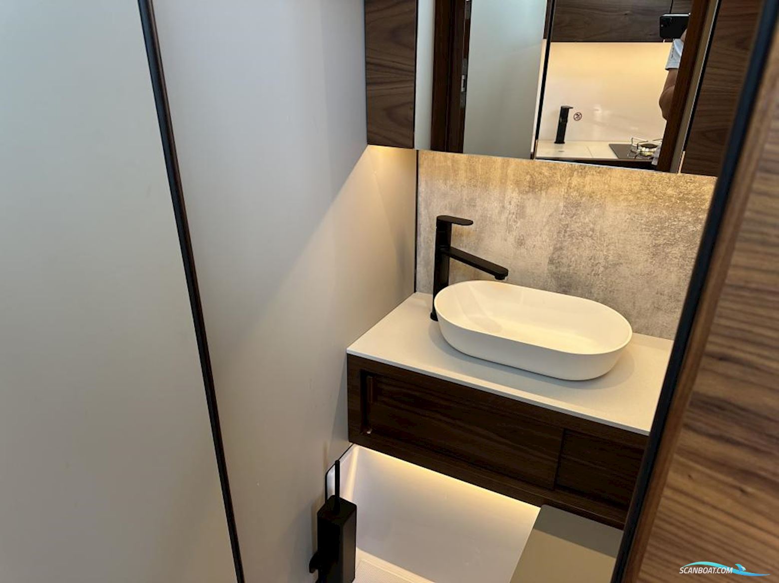 AXOPAR 38 XC Cross Cabin