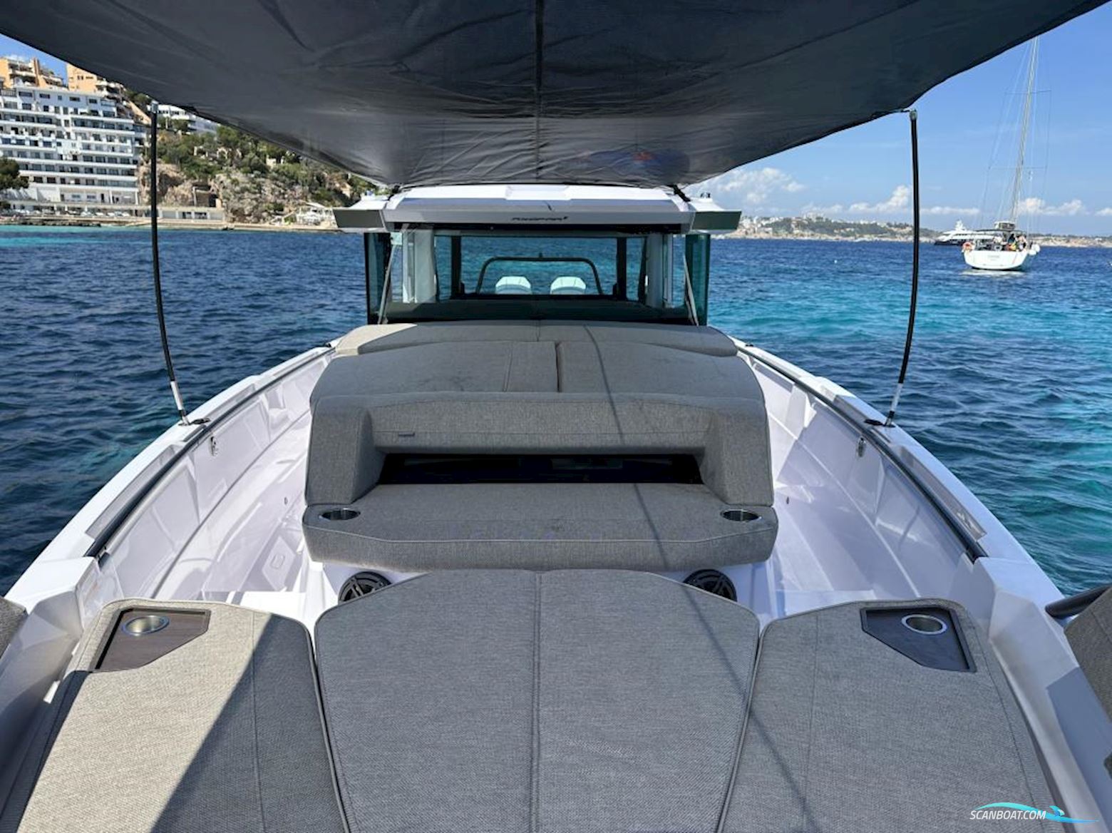 AXOPAR 38 XC Cross Cabin