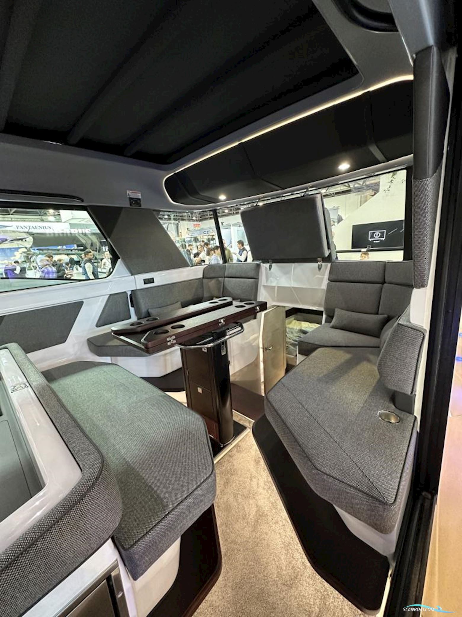 Axopar 45 Cross Cabin - Reserviert