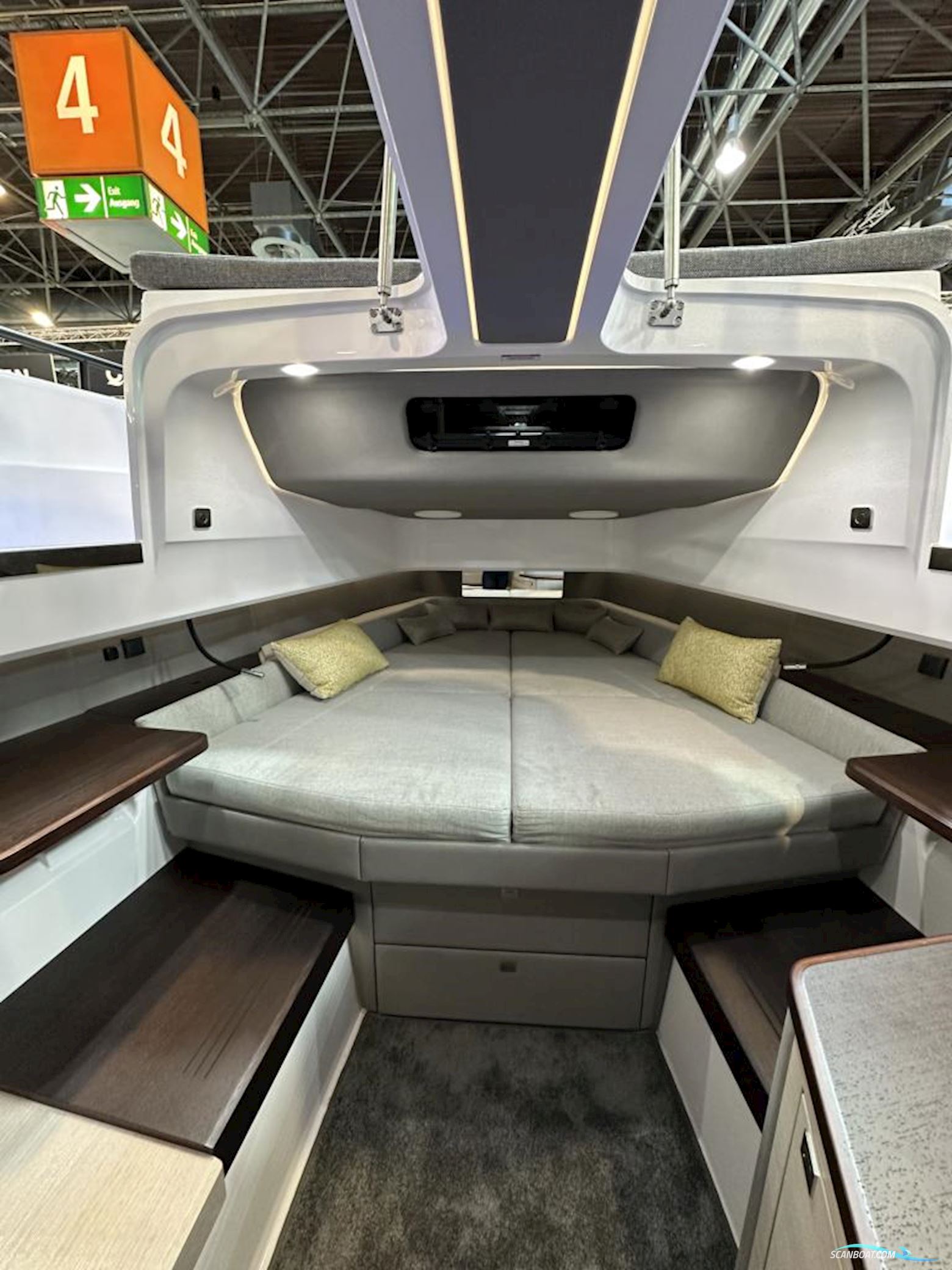 Axopar 45 Cross Cabin - Reserviert