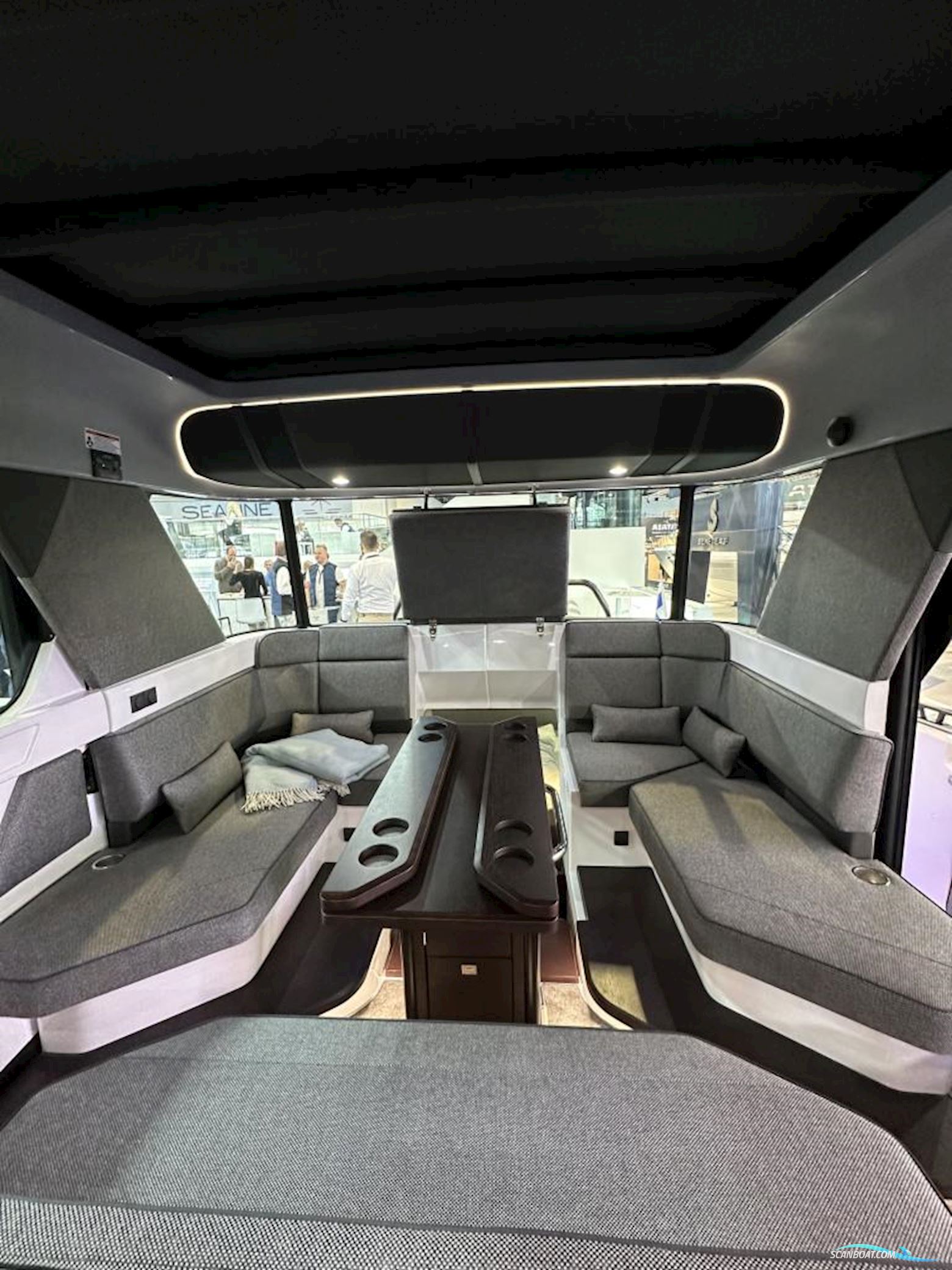 Axopar 45 Cross Cabin - Reserviert