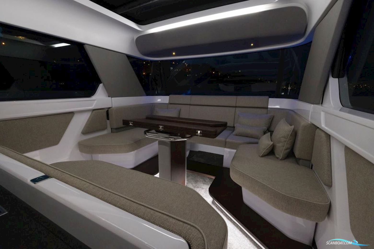 AXOPAR 45 Cross Cabin