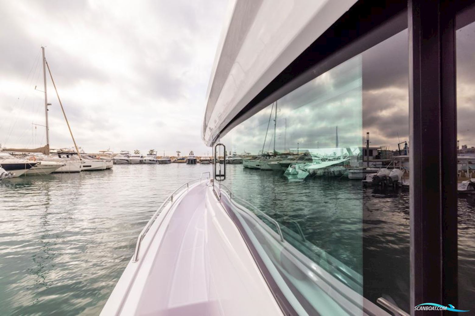 AXOPAR 45 Cross Cabin