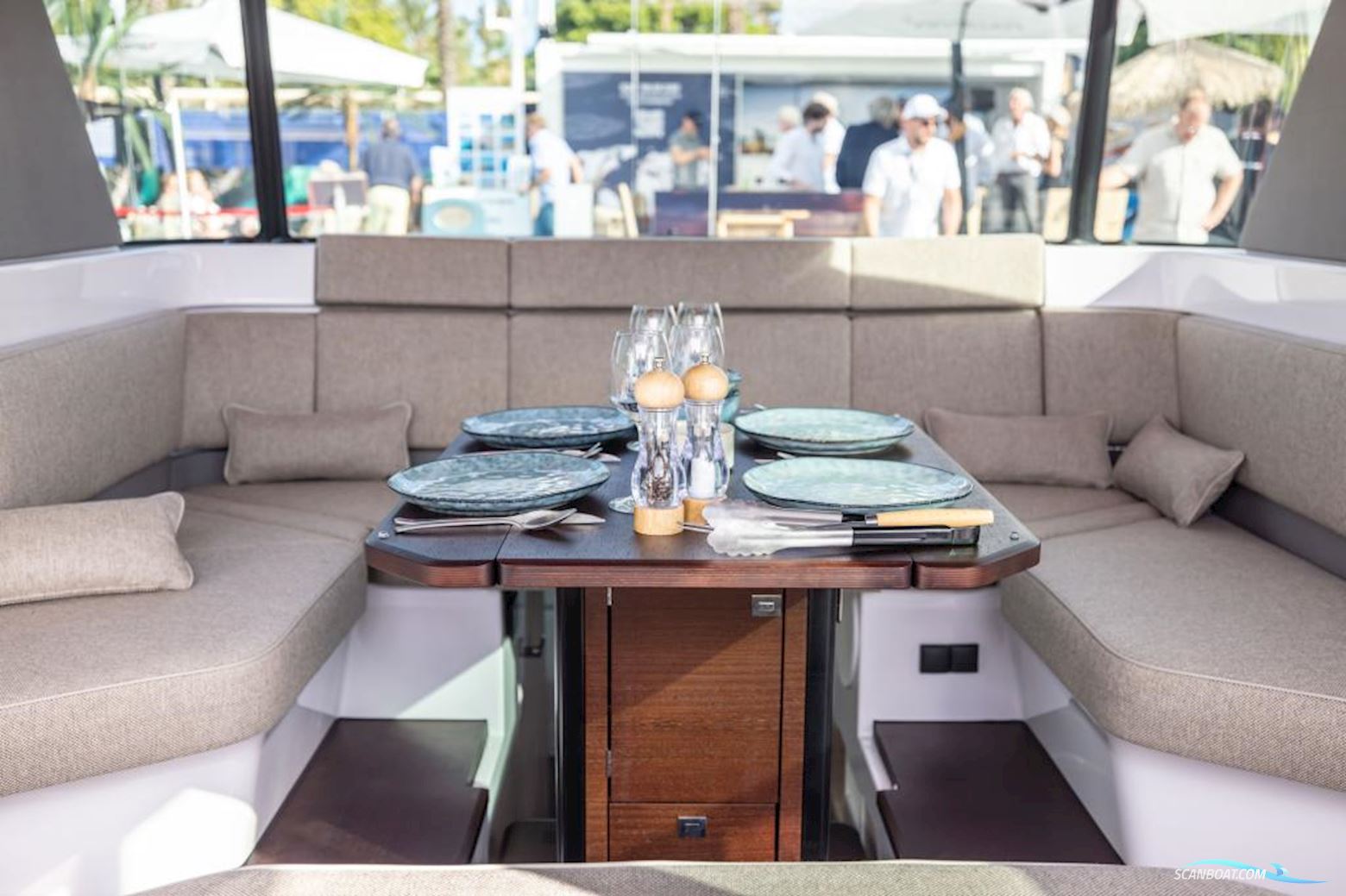 AXOPAR 45 Cross Cabin