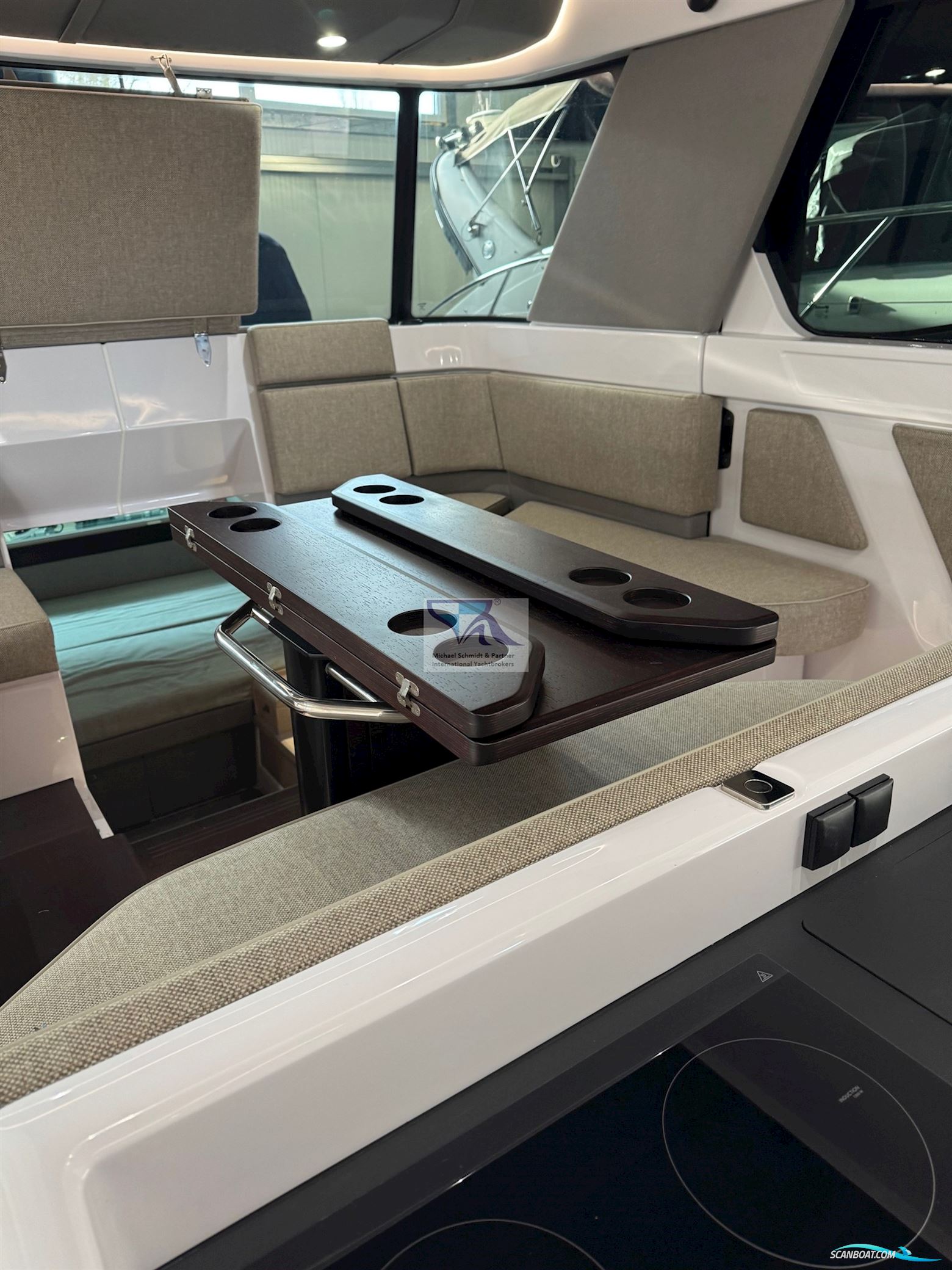 AXOPAR 45 Cross Cabin