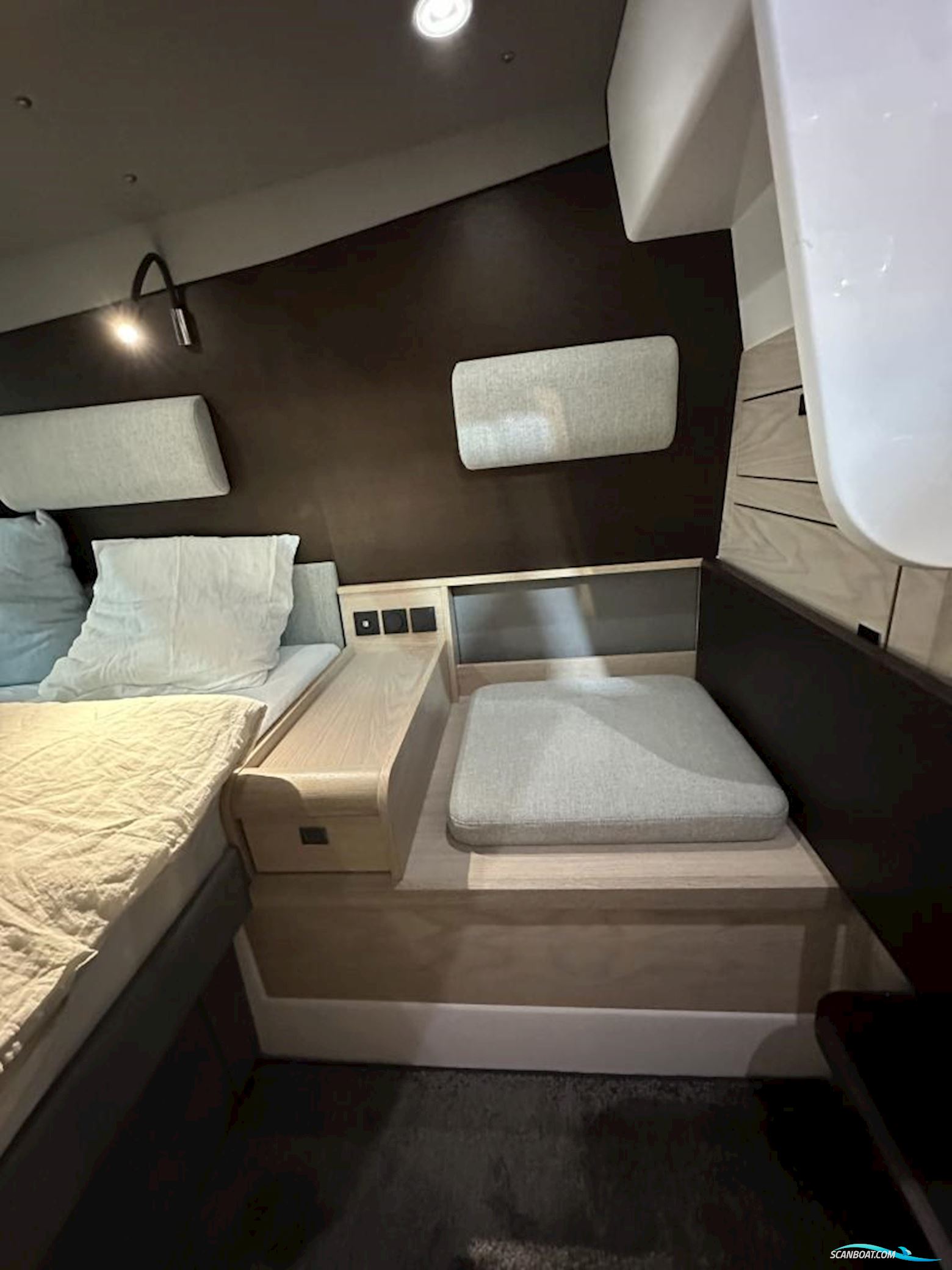 Axopar 45 Cross Cabin