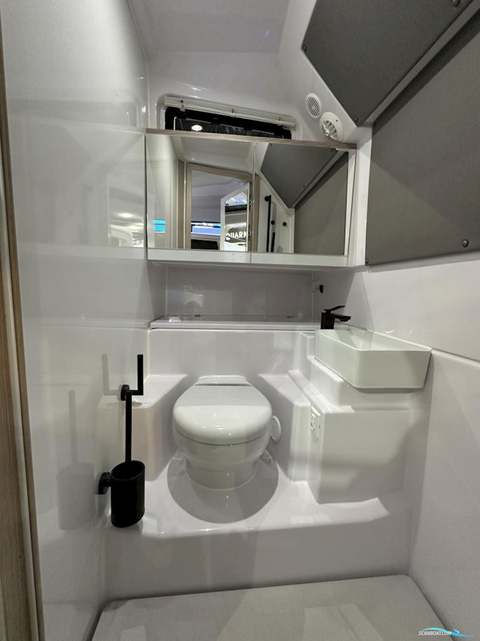 Axopar 45 Cross Cabin