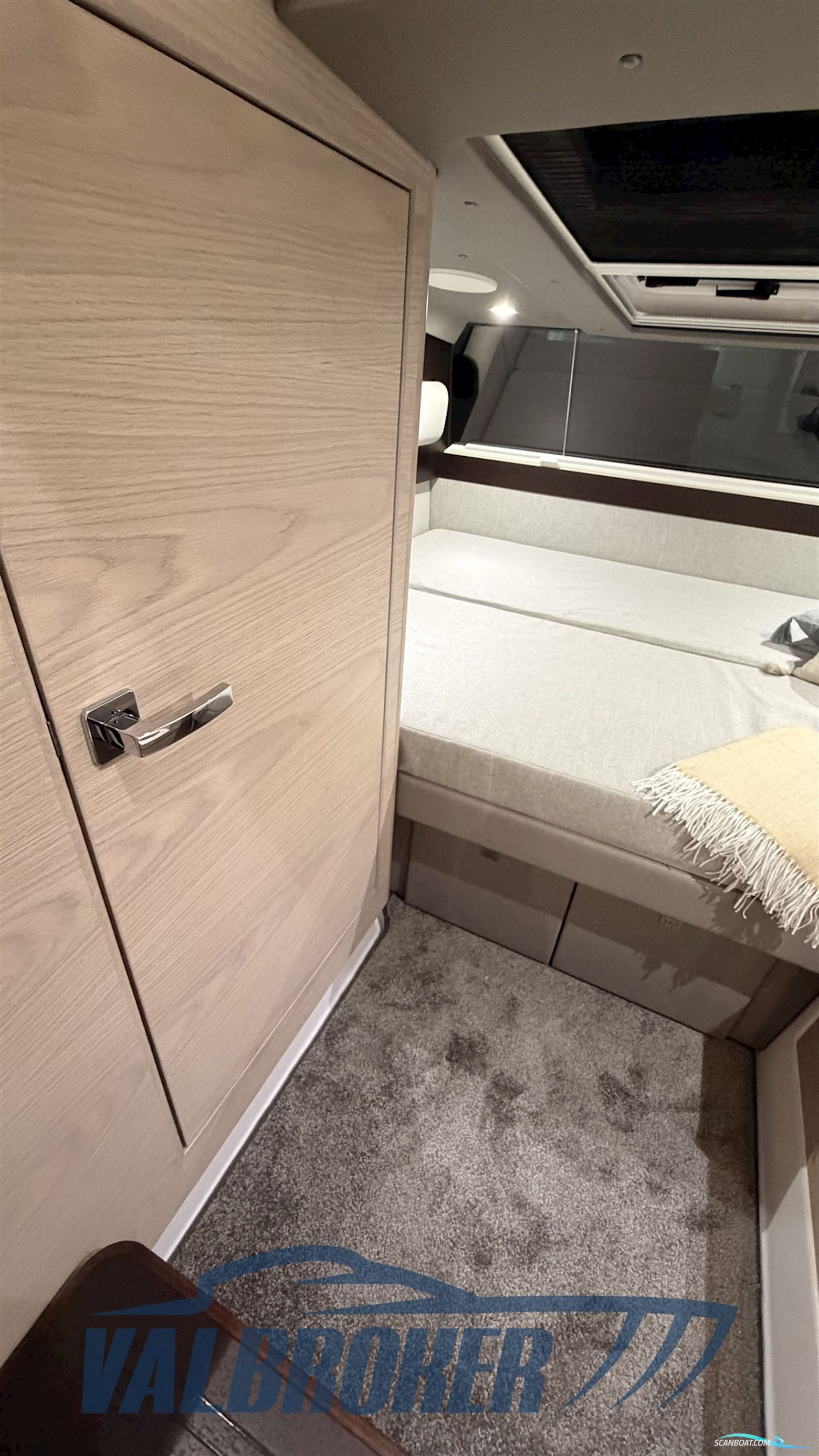 Axopar 45 Cross Cabin