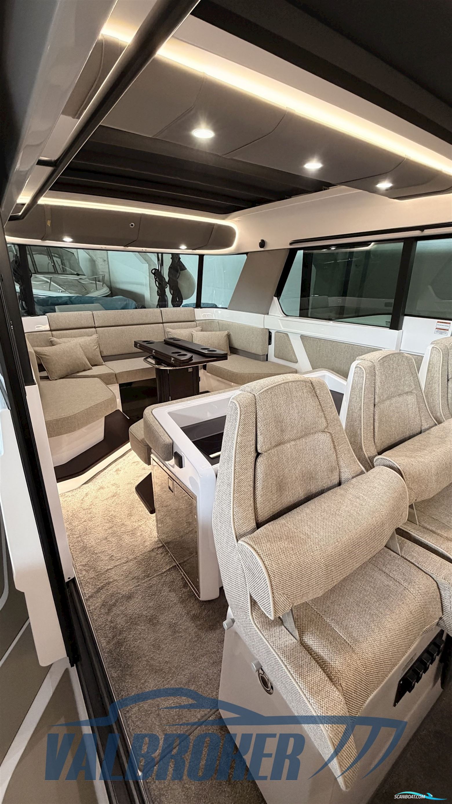 Axopar 45 Cross Cabin