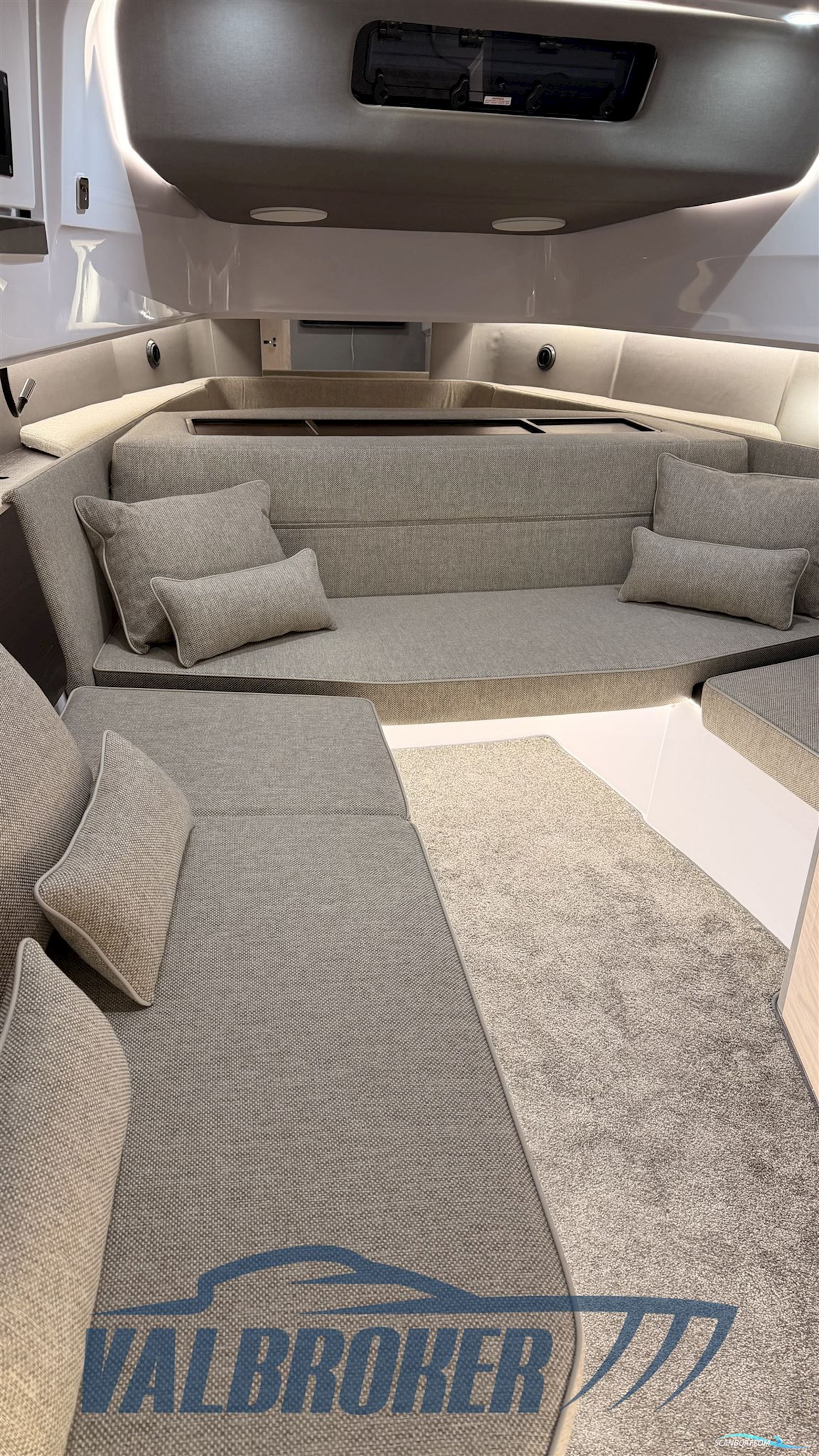 AXOPAR 45 Cross Cabin