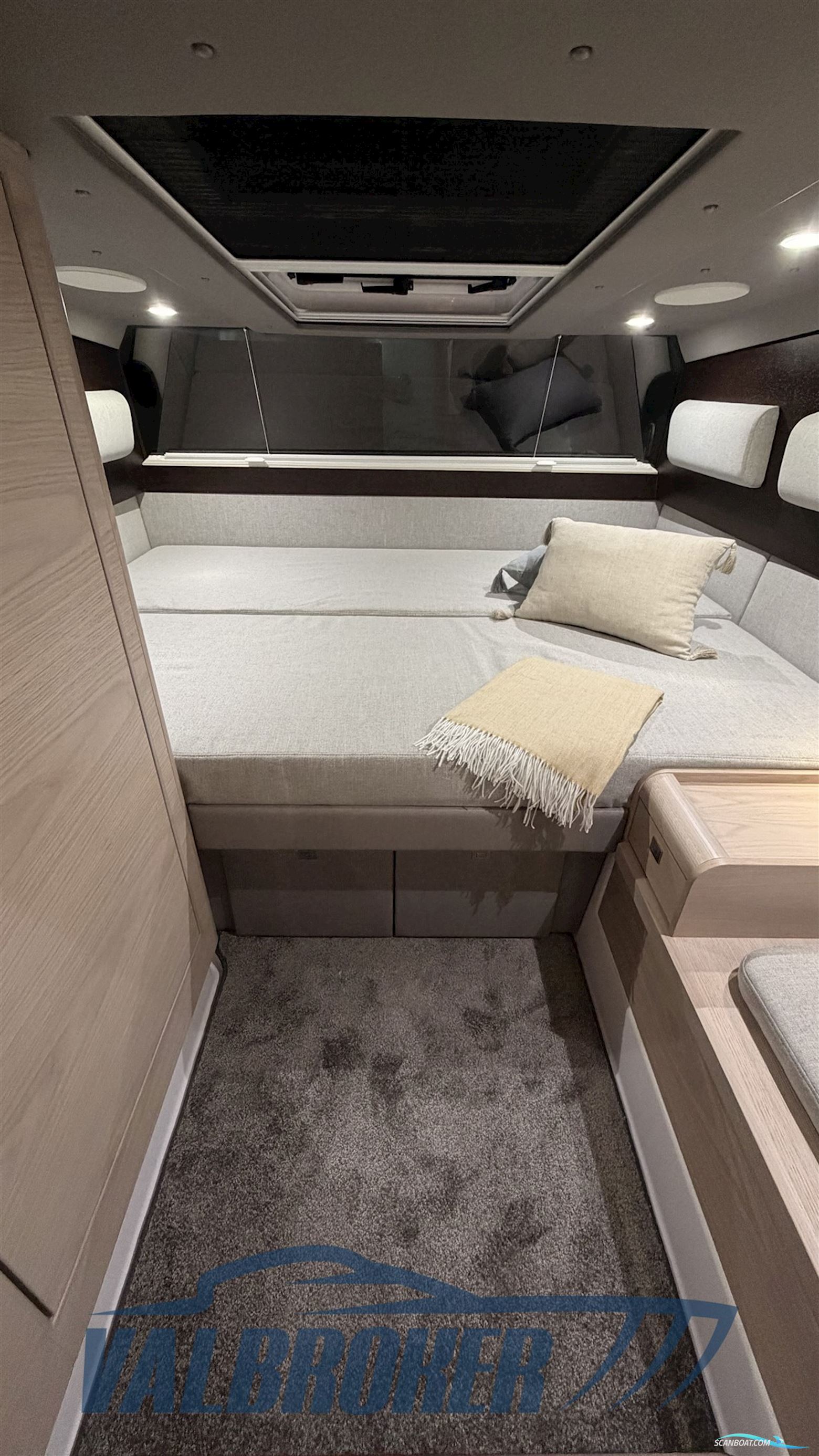 AXOPAR 45 Cross Cabin