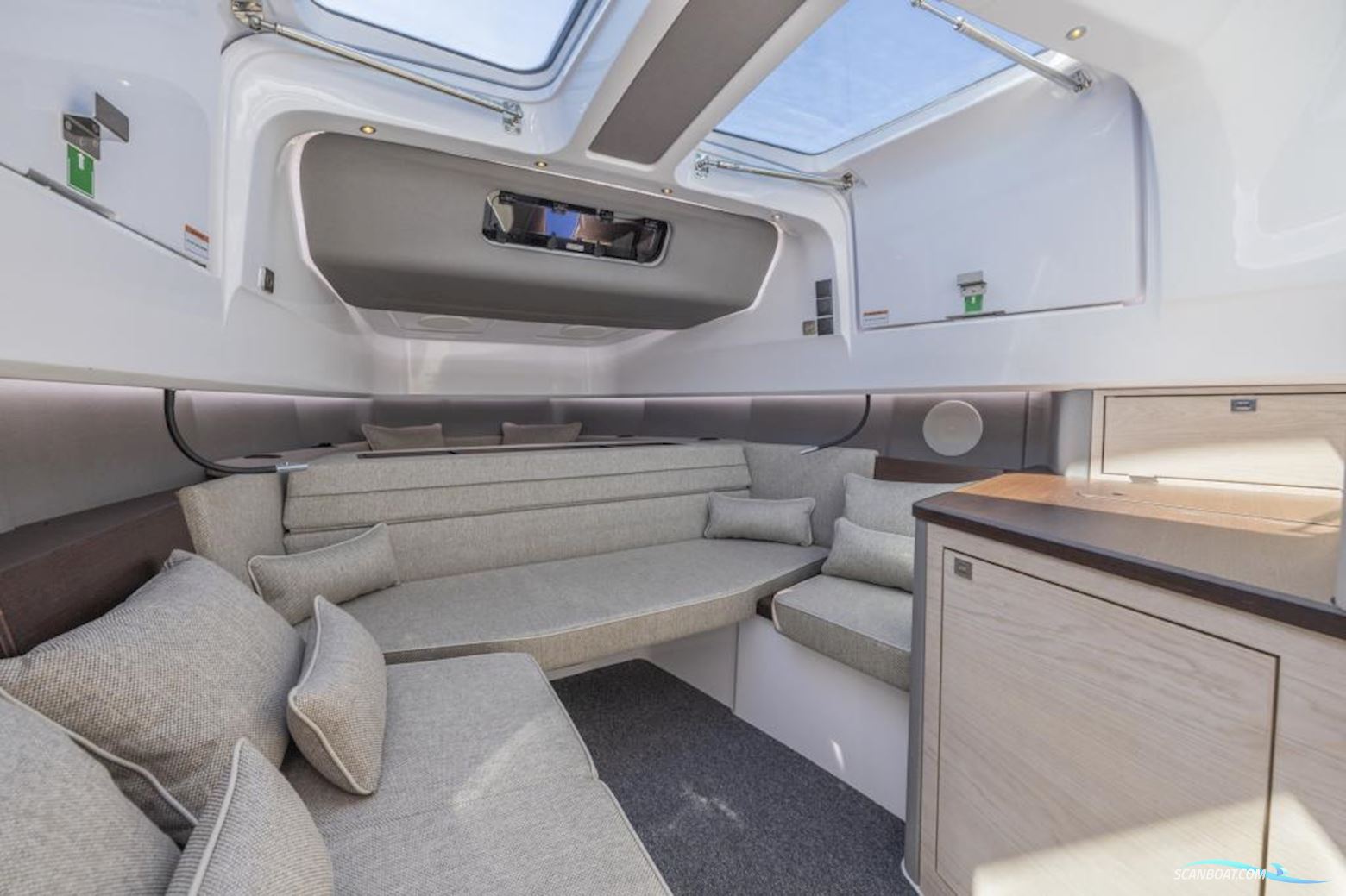 Axopar 45 XC Cross Cabin