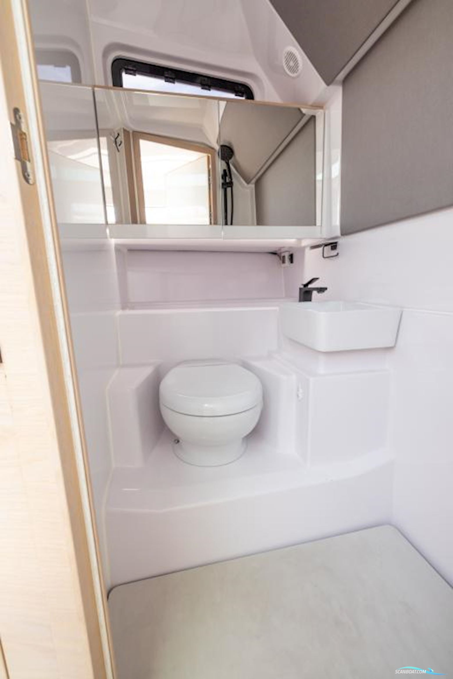Axopar 45 XC Cross Cabin