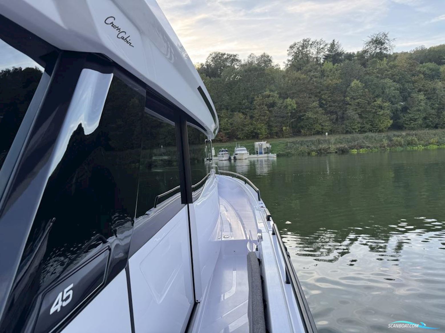 Axopar 45 XC Cross Cabin