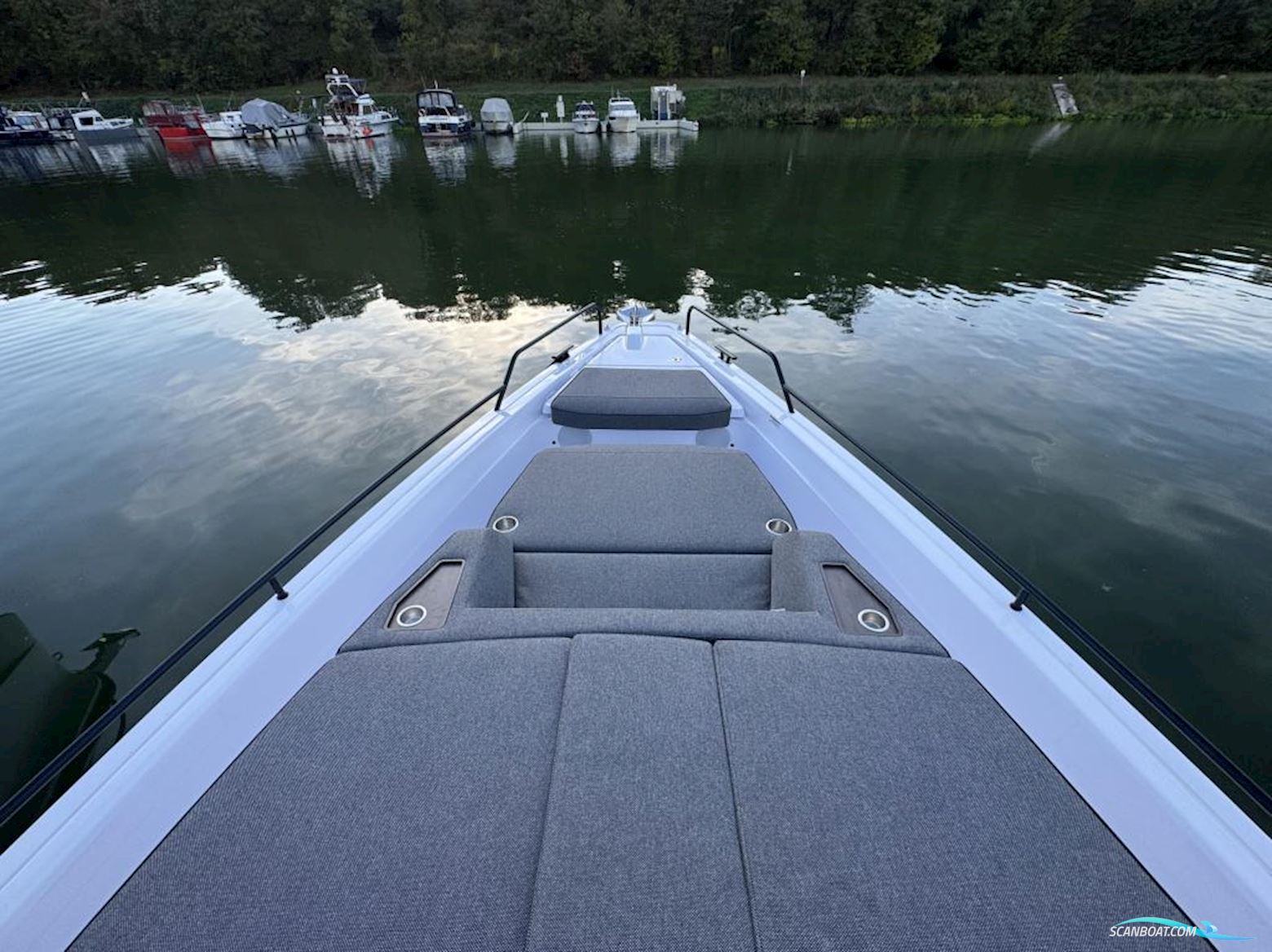 Axopar 45 XC Cross Cabin
