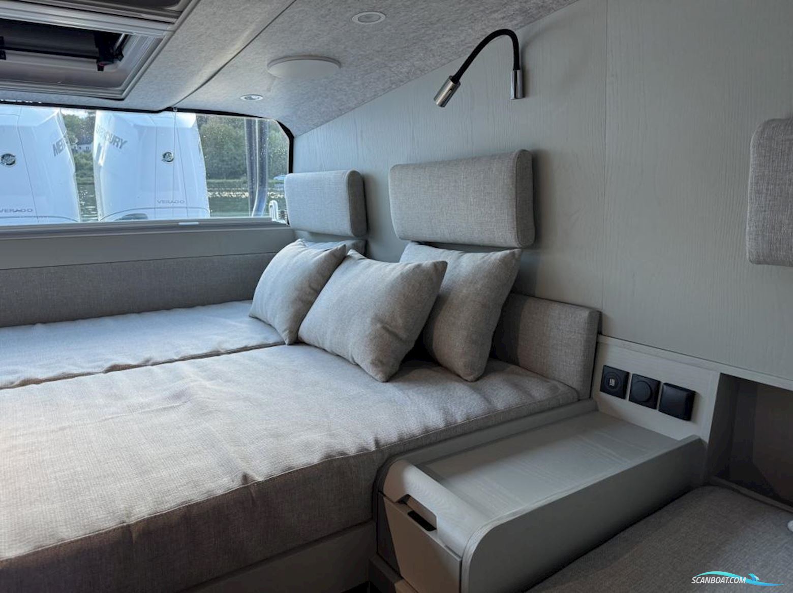 Axopar 45 XC Cross Cabin