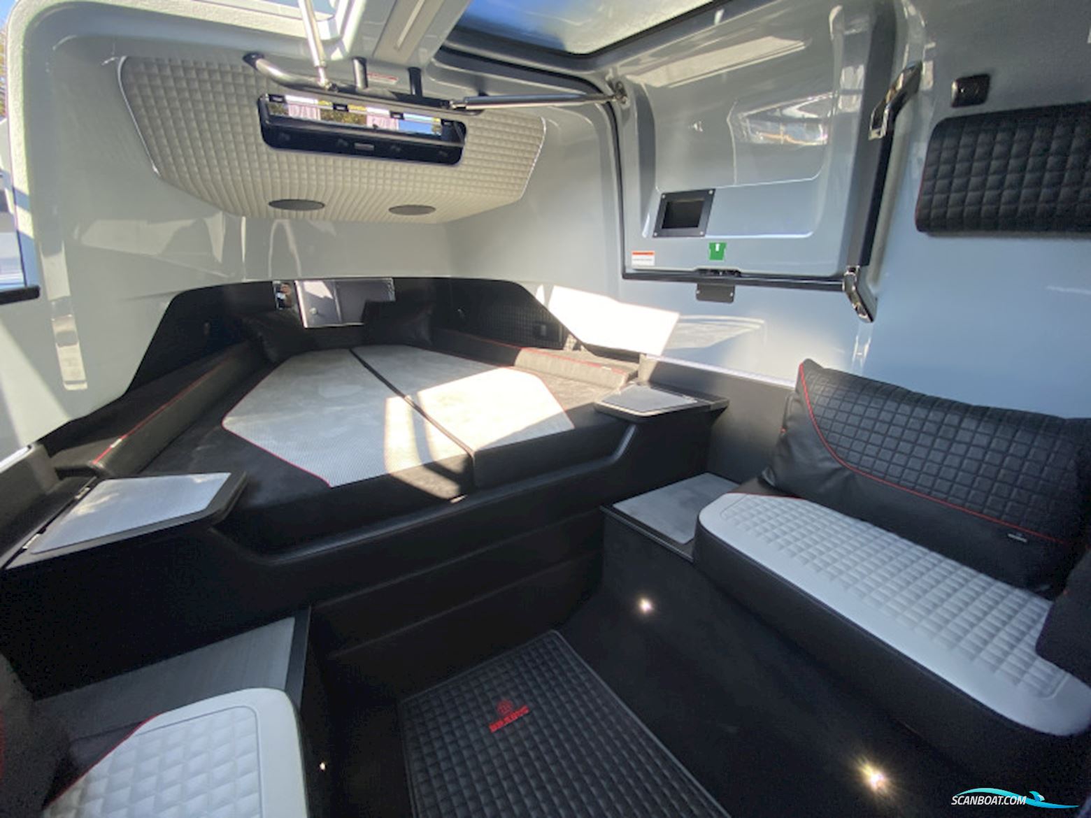 Axopar Brabus Shadow 900 Cross Cabin